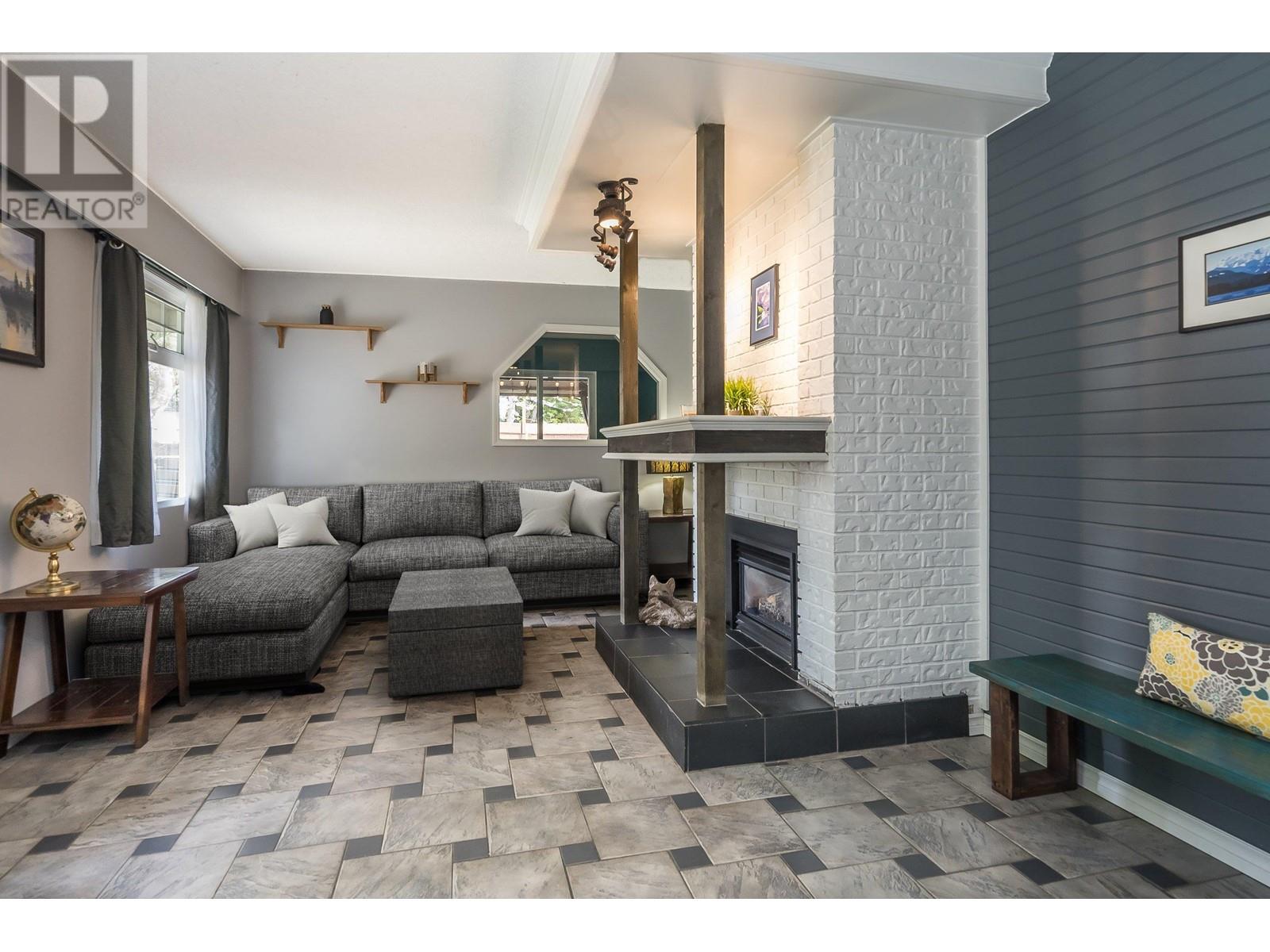 21950 Wicklow Way, Maple Ridge, British Columbia  V2X 7W4 - Photo 10 - R2868270