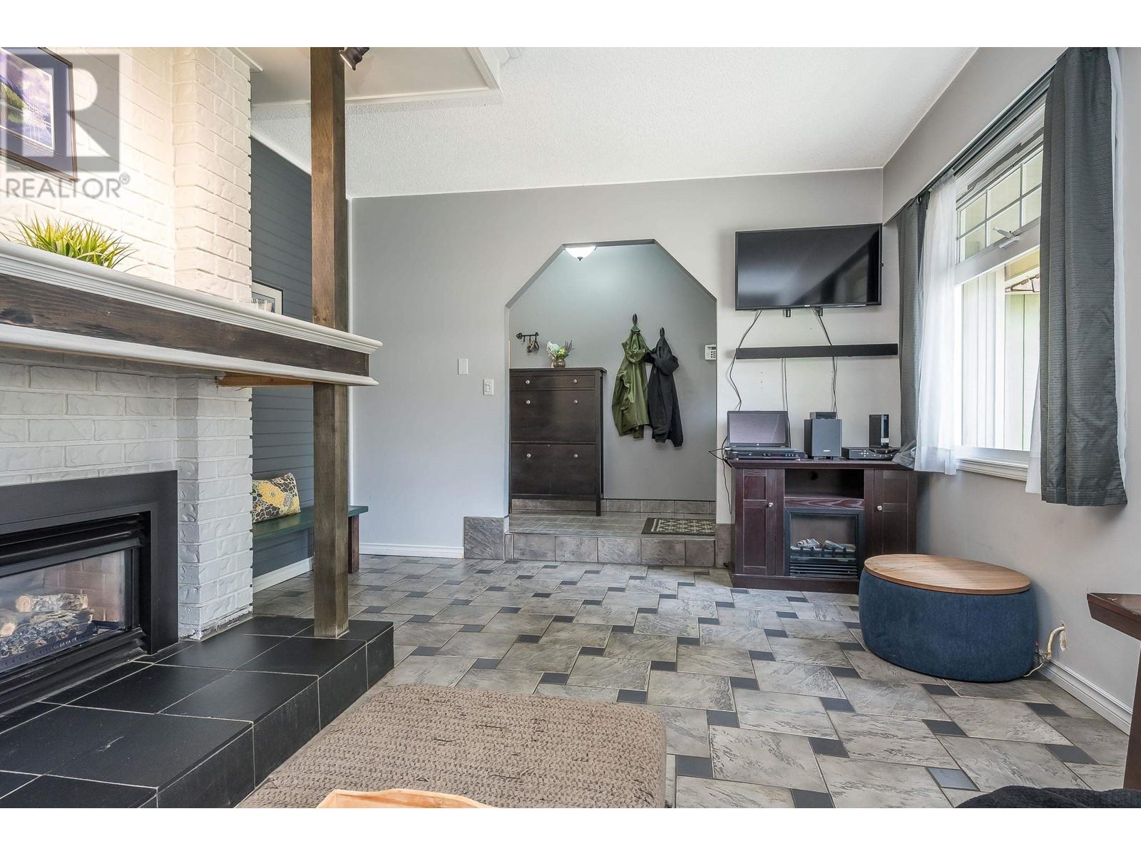 21950 Wicklow Way, Maple Ridge, British Columbia  V2X 7W4 - Photo 12 - R2868270