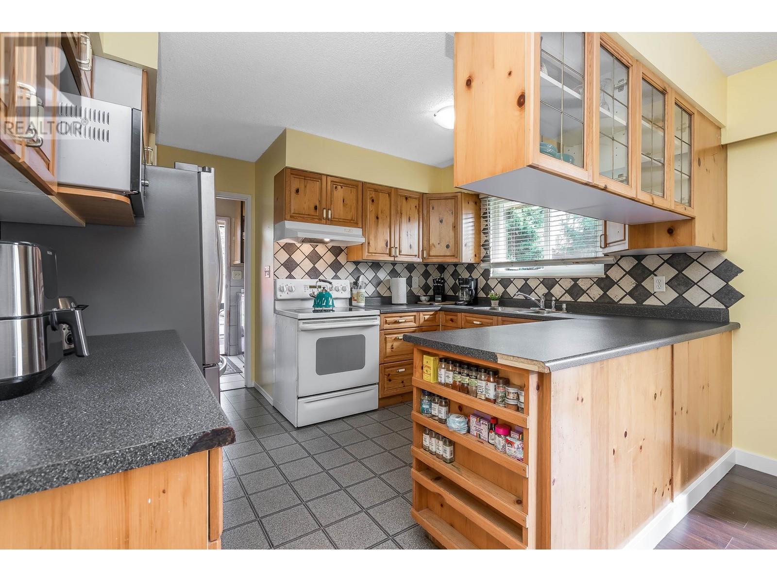 21950 Wicklow Way, Maple Ridge, British Columbia  V2X 7W4 - Photo 17 - R2868270