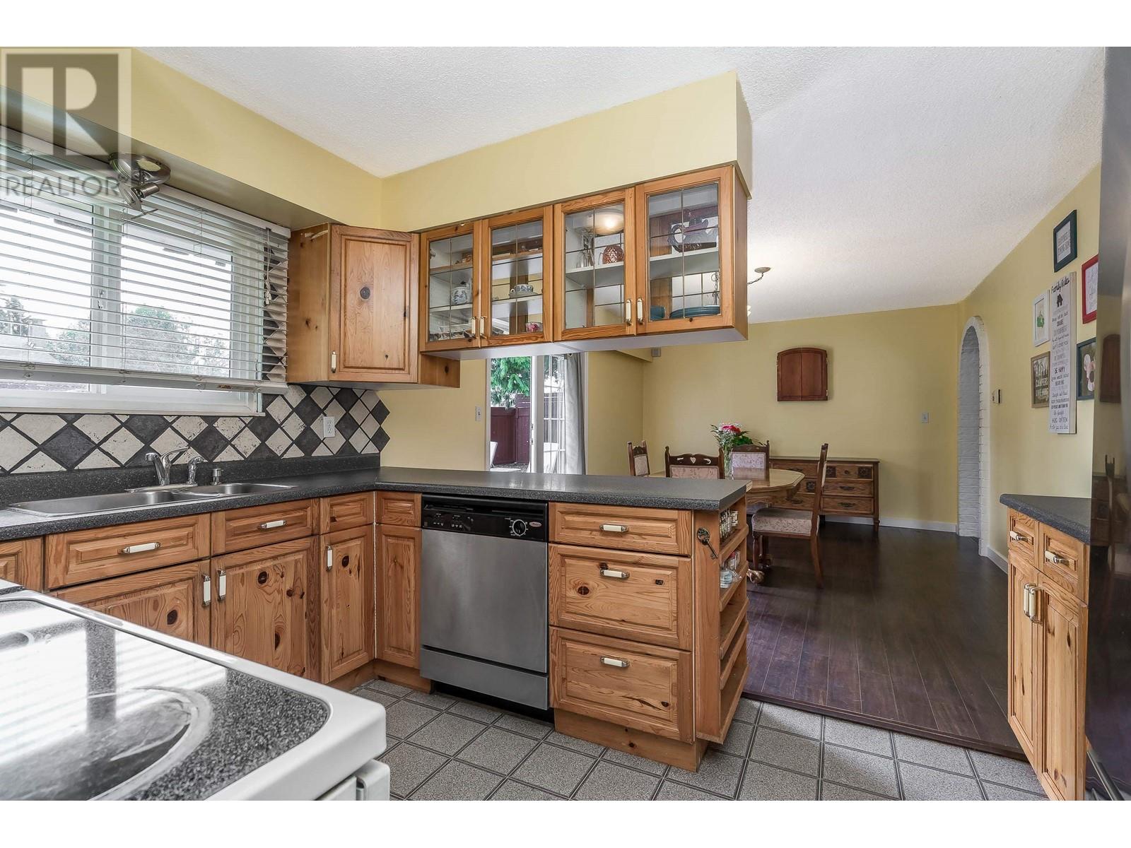 21950 Wicklow Way, Maple Ridge, British Columbia  V2X 7W4 - Photo 18 - R2868270