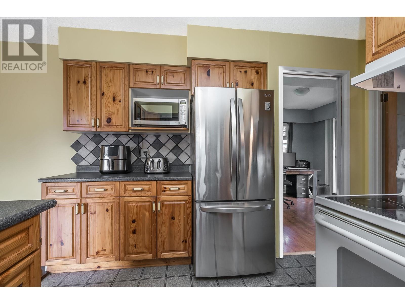 21950 Wicklow Way, Maple Ridge, British Columbia  V2X 7W4 - Photo 19 - R2868270