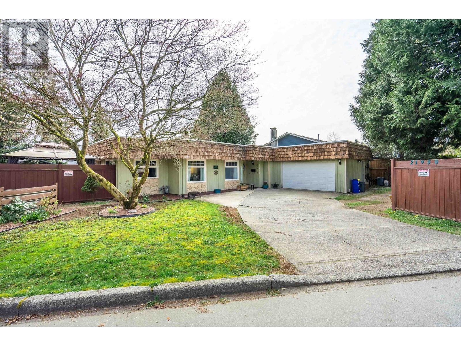 21950 Wicklow Way, Maple Ridge, British Columbia  V2X 7W4 - Photo 2 - R2868270