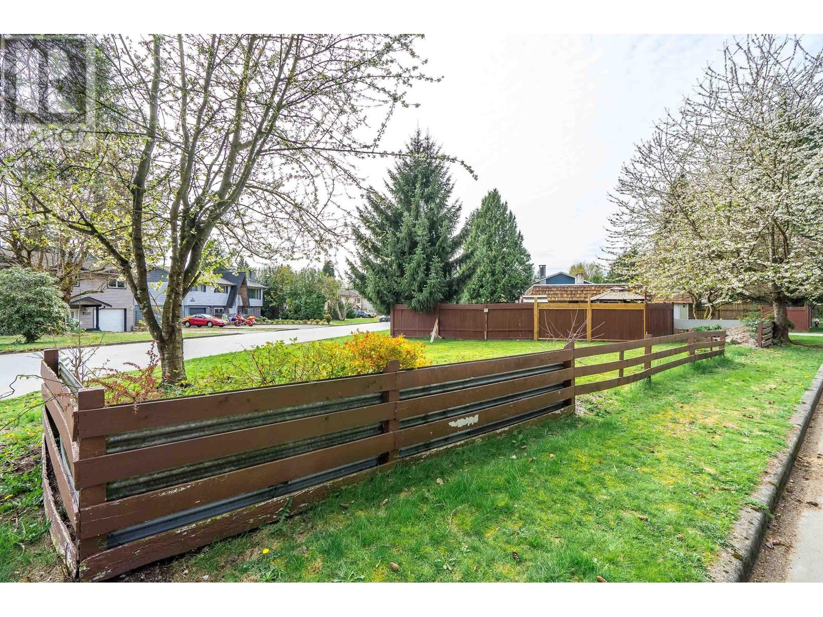 21950 Wicklow Way, Maple Ridge, British Columbia  V2X 7W4 - Photo 3 - R2868270