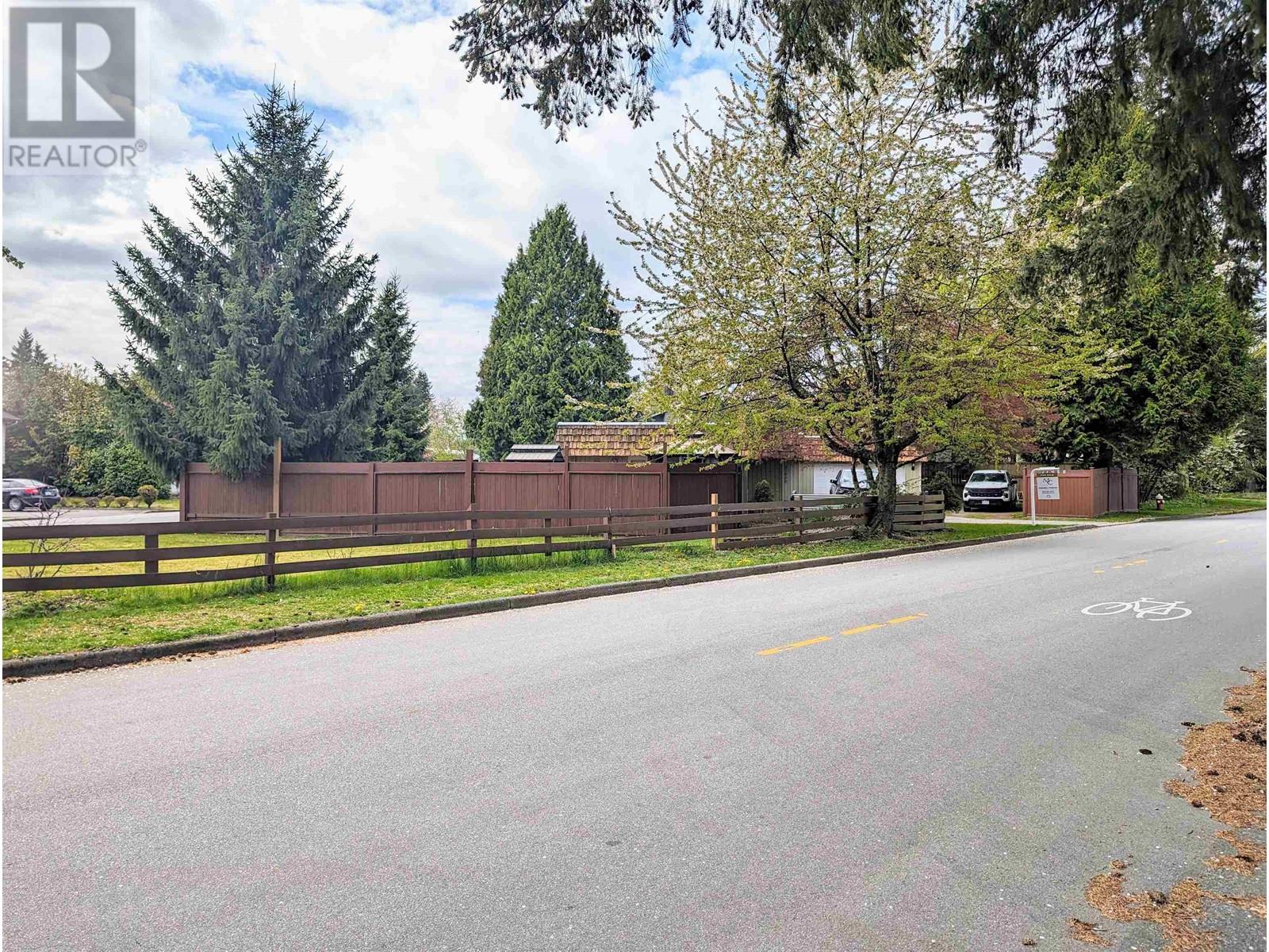 21950 Wicklow Way, Maple Ridge, British Columbia  V2X 7W4 - Photo 4 - R2868270