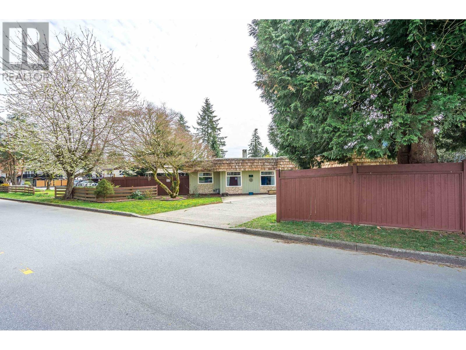 21950 Wicklow Way, Maple Ridge, British Columbia  V2X 7W4 - Photo 5 - R2868270