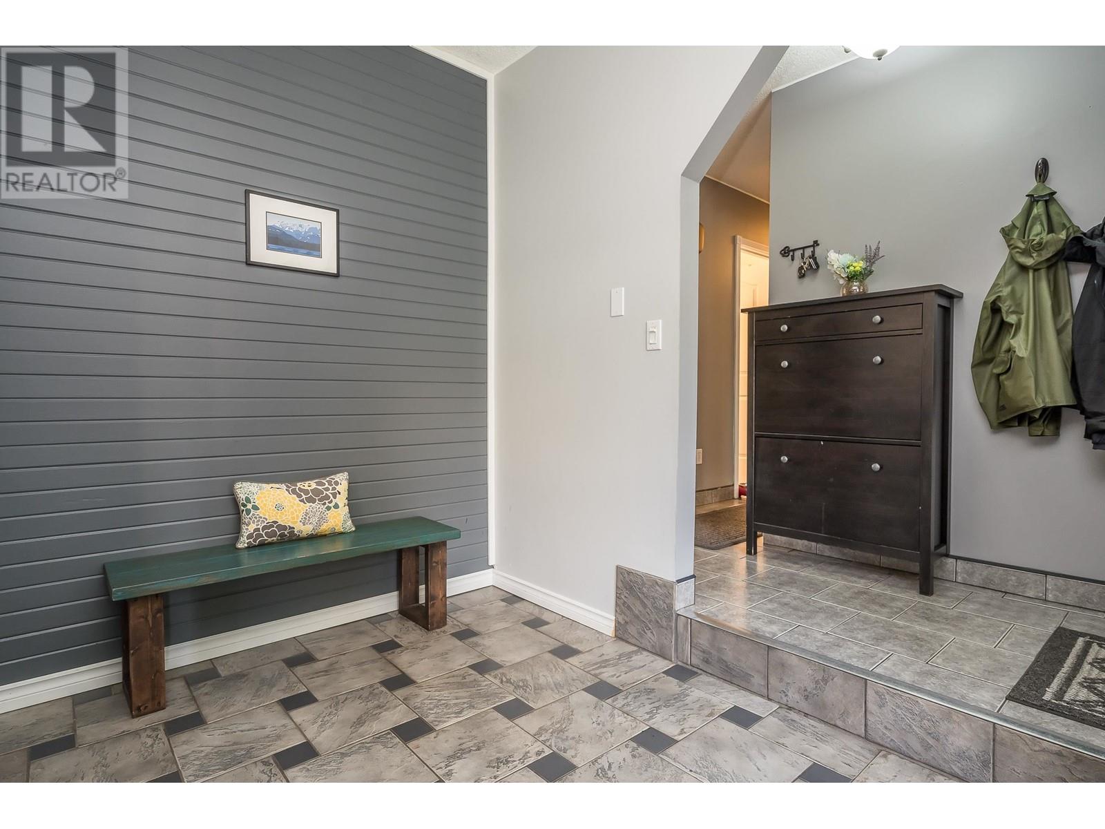 21950 Wicklow Way, Maple Ridge, British Columbia  V2X 7W4 - Photo 8 - R2868270
