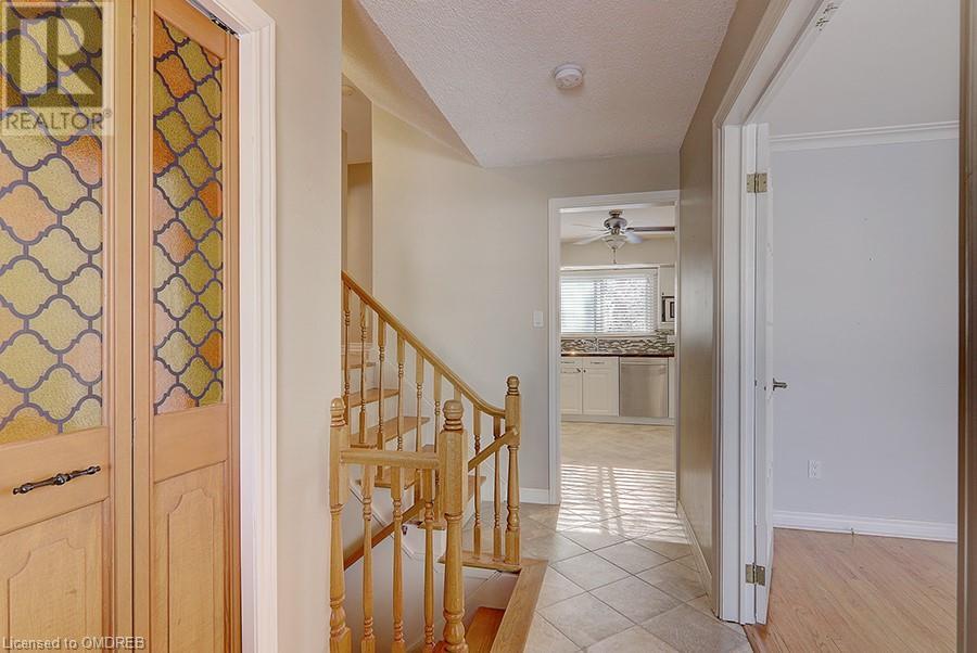 332 Melores Drive, Burlington, Ontario  L7L 4T8 - Photo 4 - 40568018