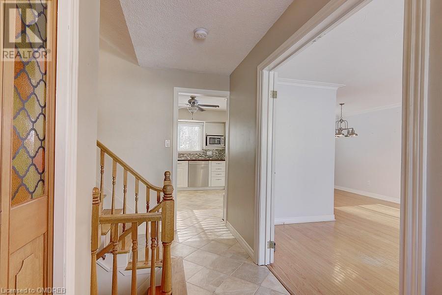 332 Melores Drive, Burlington, Ontario  L7L 4T8 - Photo 5 - 40568018
