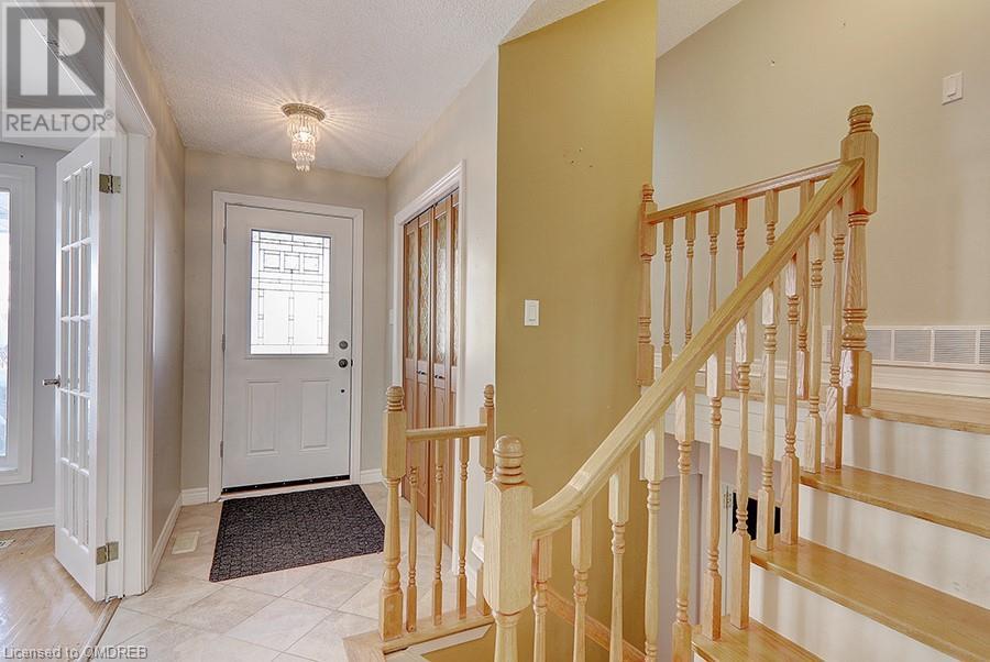 332 Melores Drive, Burlington, Ontario  L7L 4T8 - Photo 6 - 40568018