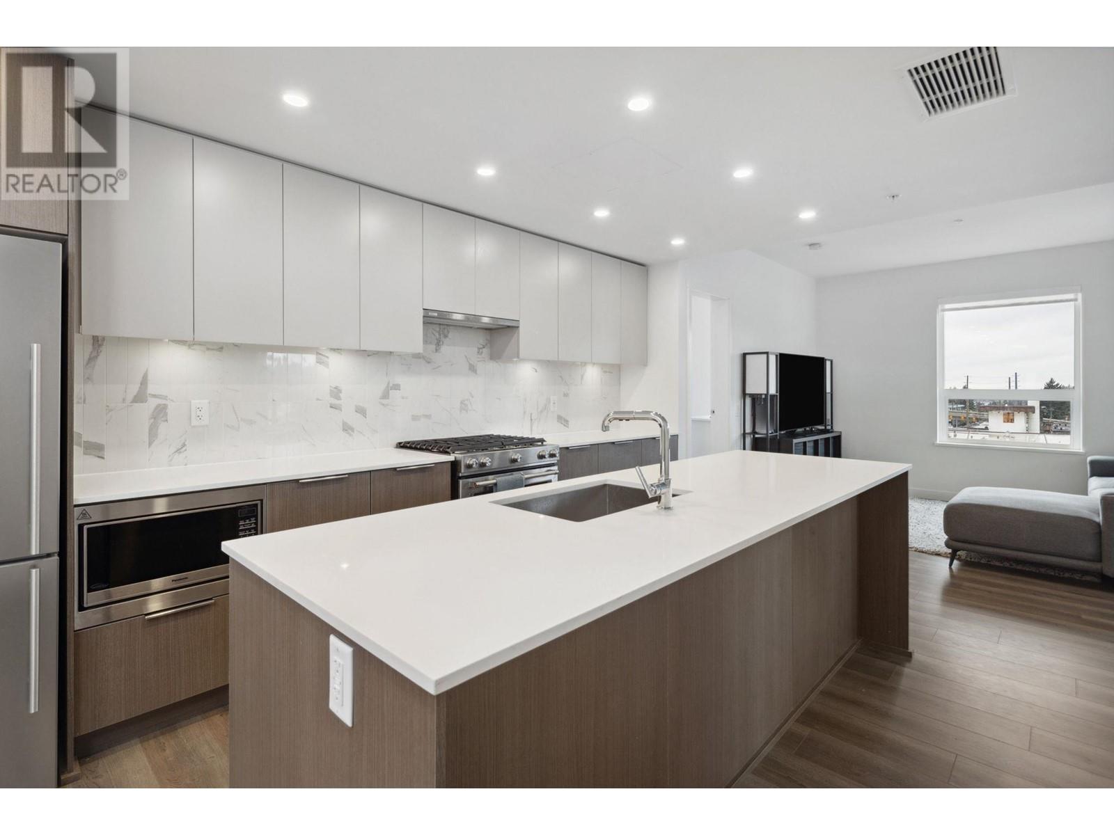 313 645 Como Lake Avenue, Coquitlam, British Columbia  V3J 0N9 - Photo 1 - R2868325