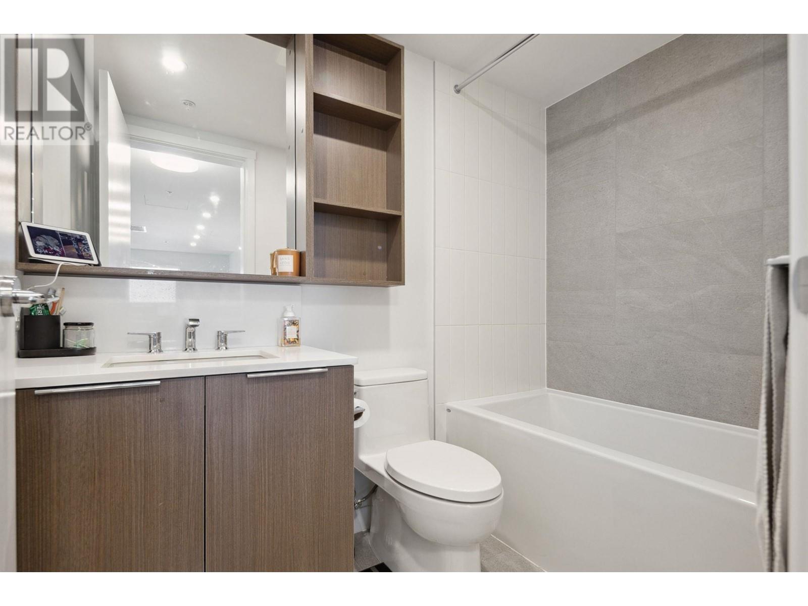 313 645 Como Lake Avenue, Coquitlam, British Columbia  V3J 0N9 - Photo 14 - R2868325