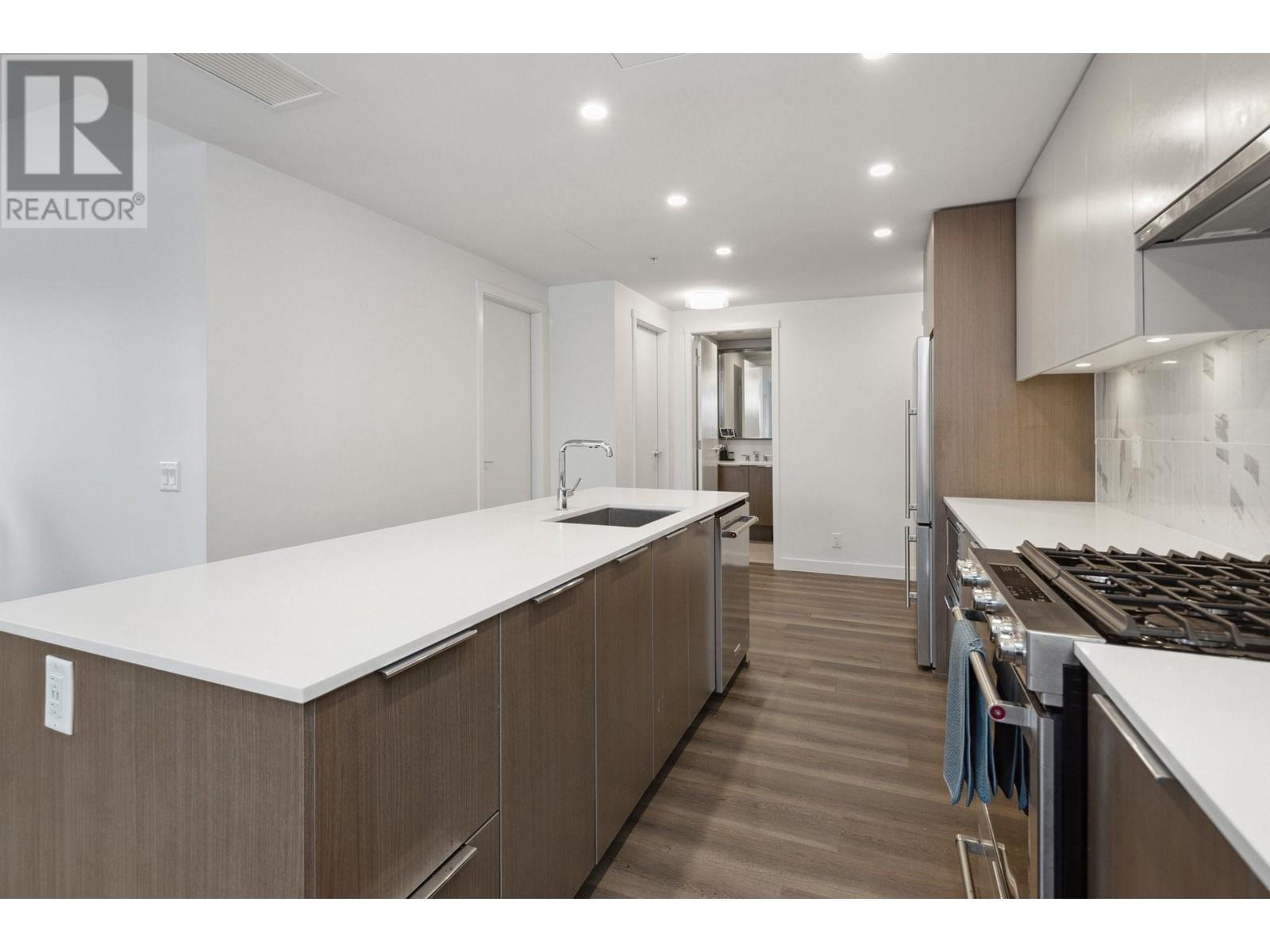 313 645 Como Lake Avenue, Coquitlam, British Columbia  V3J 0N9 - Photo 2 - R2868325