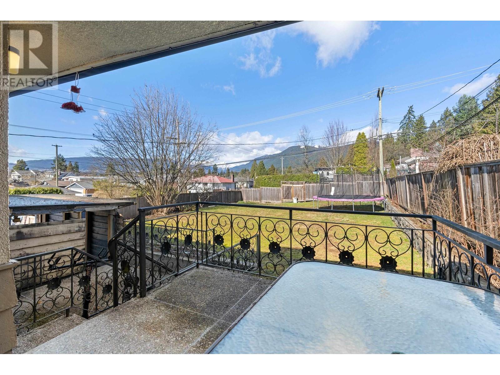402 E 17th Street, North Vancouver, British Columbia  V7L 2W2 - Photo 14 - R2868387