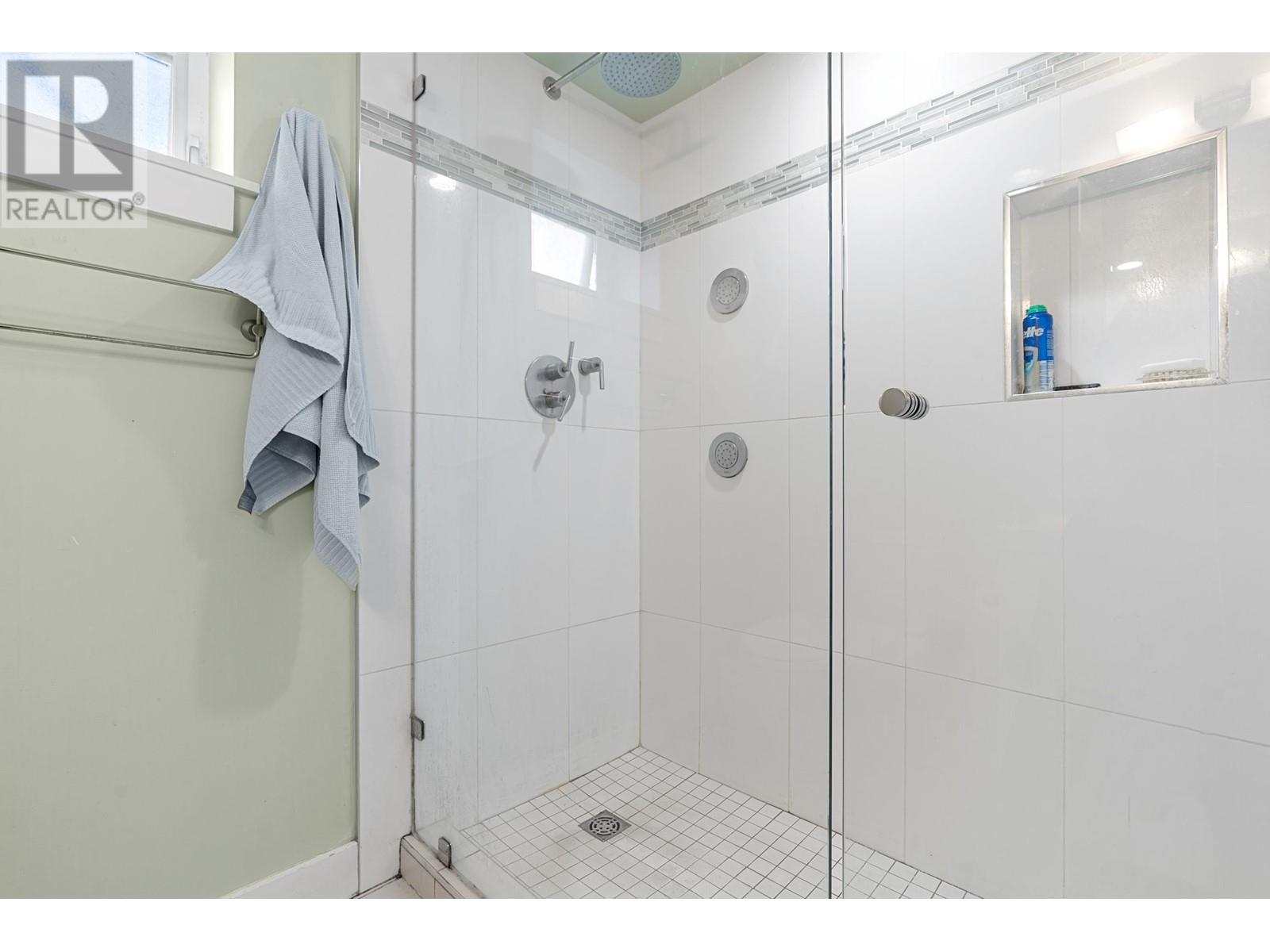 402 E 17th Street, North Vancouver, British Columbia  V7L 2W2 - Photo 28 - R2868387