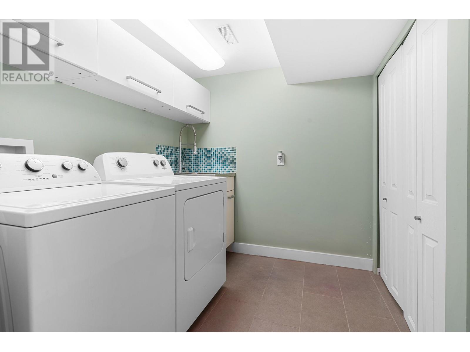402 E 17th Street, North Vancouver, British Columbia  V7L 2W2 - Photo 29 - R2868387