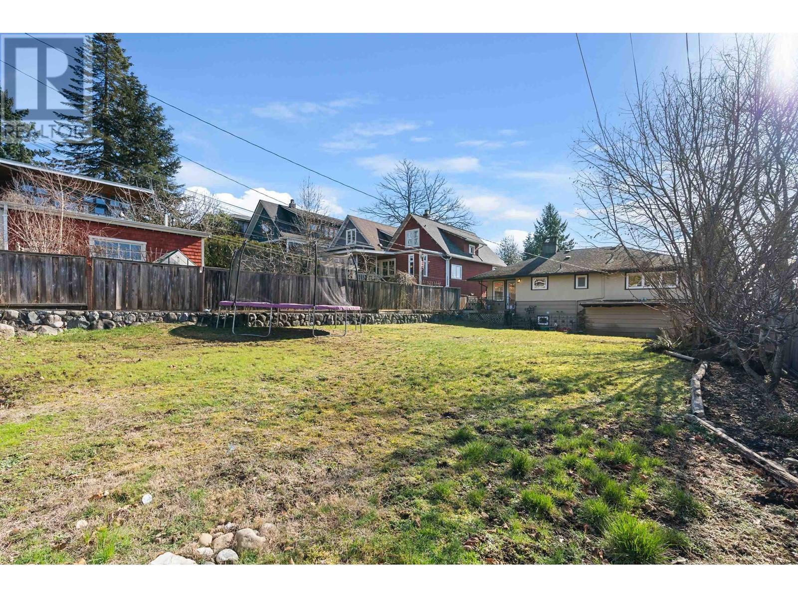 402 E 17th Street, North Vancouver, British Columbia  V7L 2W2 - Photo 31 - R2868387
