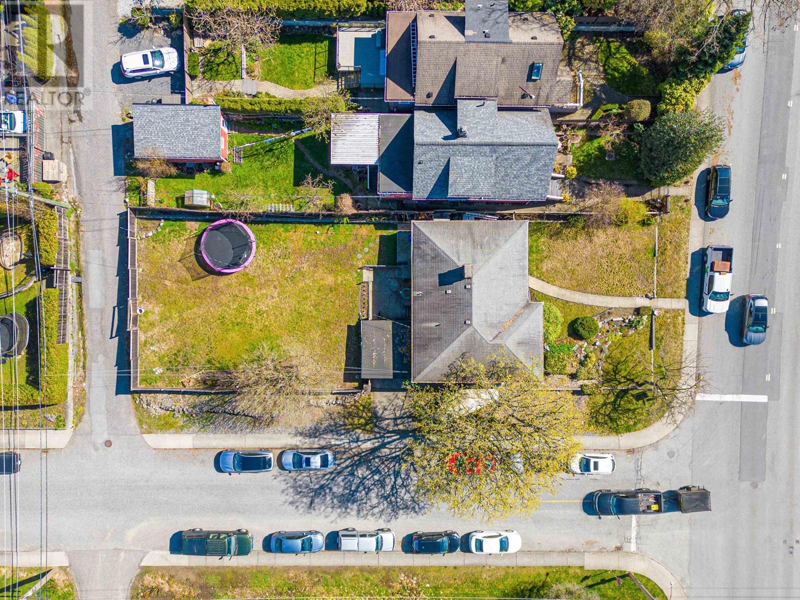 402 E 17th Street, North Vancouver, British Columbia  V7L 2W2 - Photo 36 - R2868387
