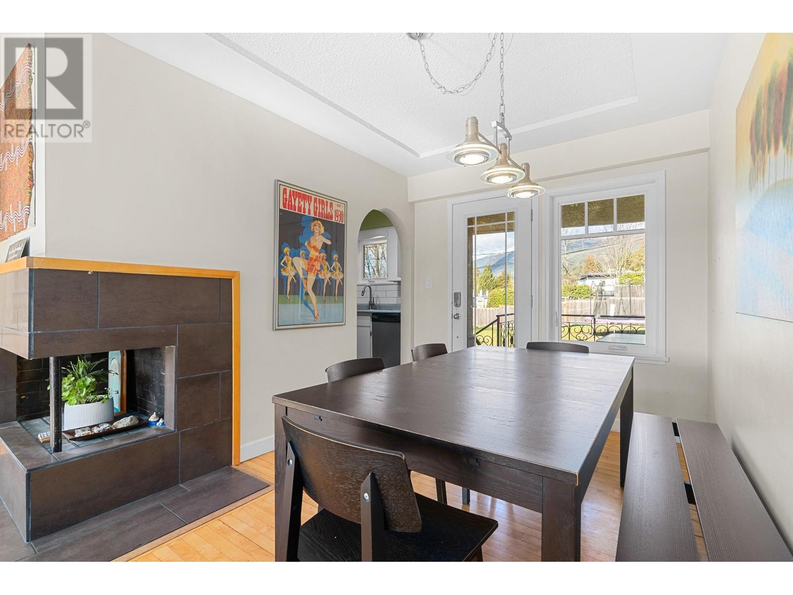 402 E 17th Street, North Vancouver, British Columbia  V7L 2W2 - Photo 7 - R2868387