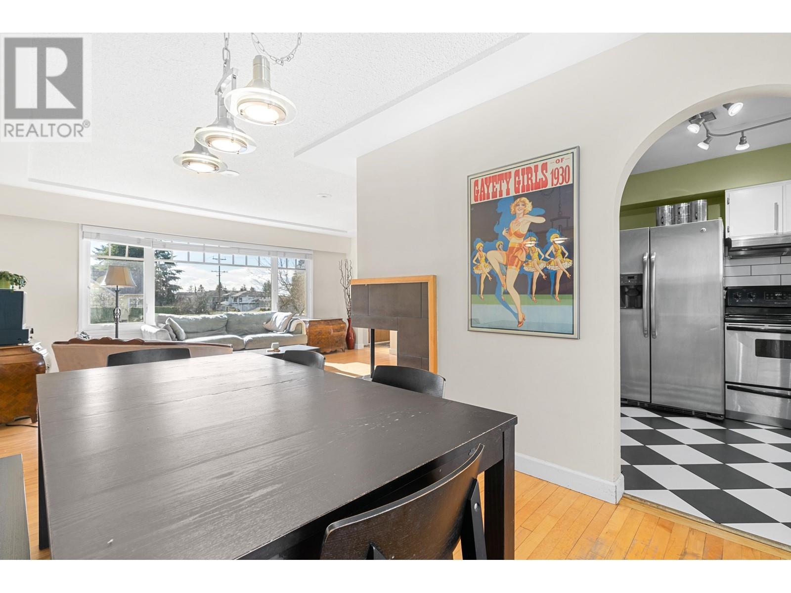 402 E 17th Street, North Vancouver, British Columbia  V7L 2W2 - Photo 8 - R2868387