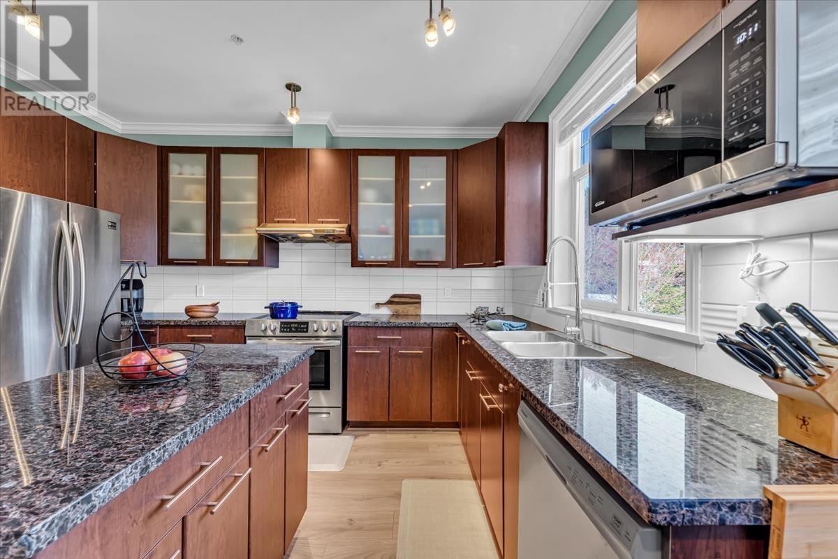 6 2039 Clarke Street, Port Moody, British Columbia  V3H 1Y3 - Photo 9 - R2868321