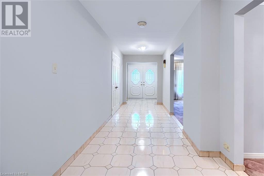 1725 Howat Crescent, Mississauga, Ontario  L5J 4G8 - Photo 6 - 40562222