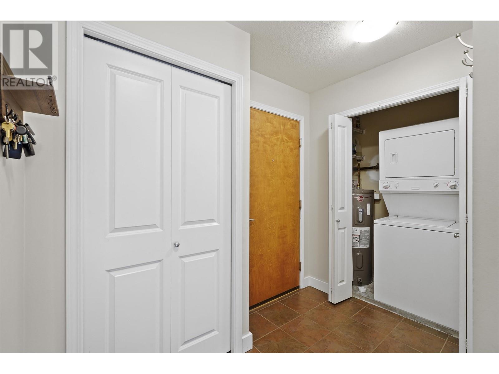 411 2346 Mcallister Avenue, Port Coquitlam, British Columbia  V3C 2B1 - Photo 2 - R2868430
