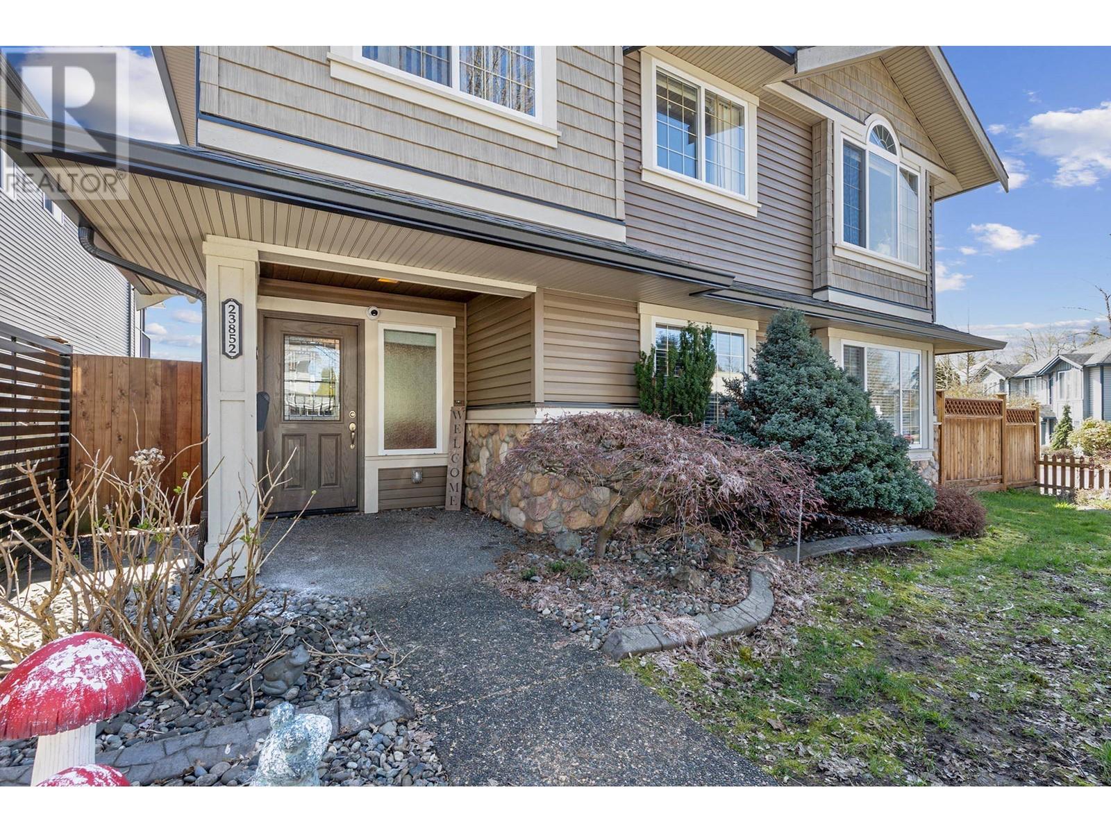 23852 118 Avenue, Maple Ridge, British Columbia  V4R 1Y9 - Photo 2 - R2868456