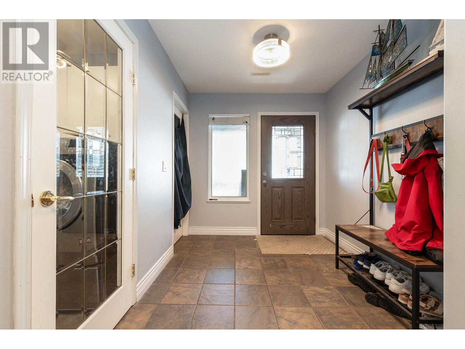 23852 118 Avenue, Maple Ridge, British Columbia  V4R 1Y9 - Photo 3 - R2868456