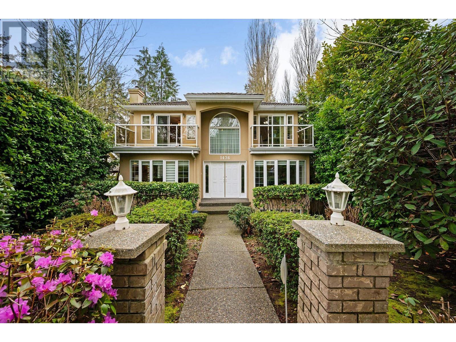 1426 Fulton Avenue, West Vancouver, British Columbia  V7T 1P1 - Photo 1 - R2868576