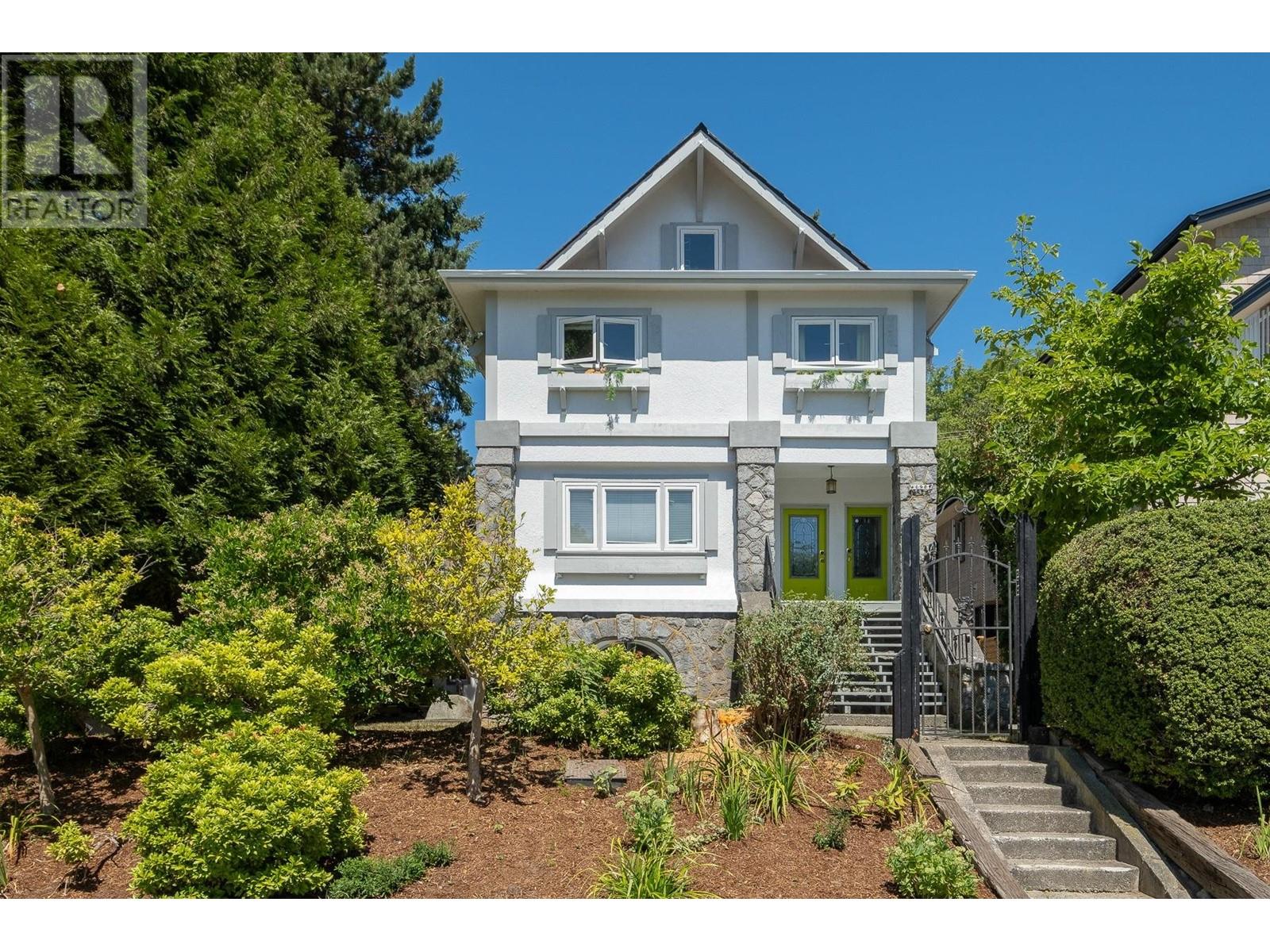 2575 W 3 AVENUE, vancouver, British Columbia