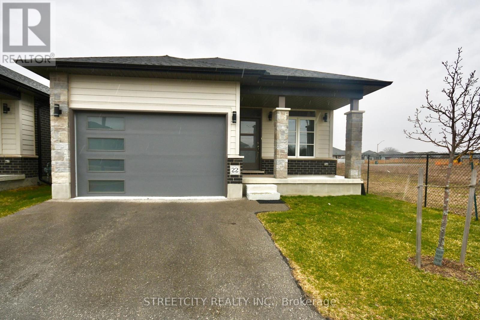 #22 -10 Mcpherson Crt, Central Elgin, Ontario  N5P 0E5 - Photo 3 - X8217770