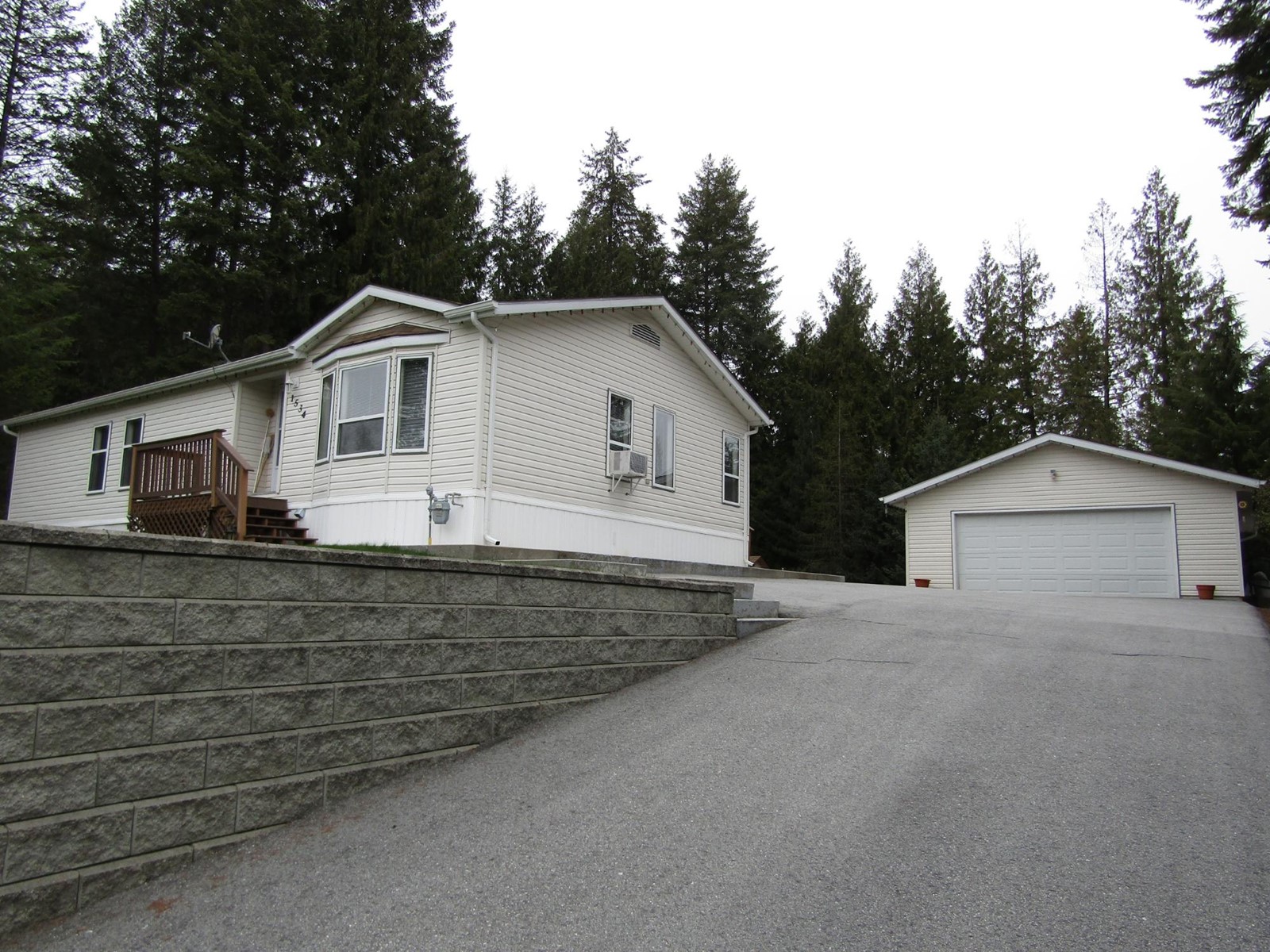 1534 Mcintyre Road, Christina Lake, British Columbia  V0H 1E0 - Photo 1 - 2476027
