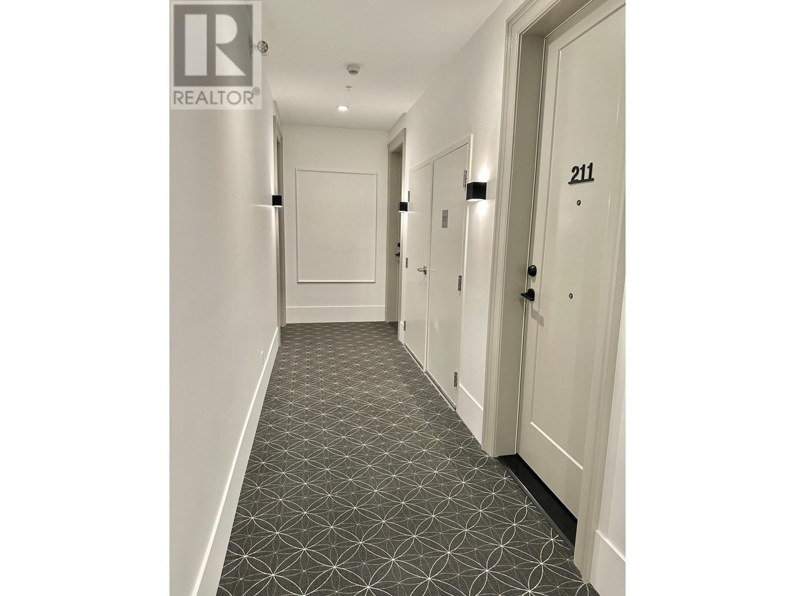 211 718 Edgar Avenue, Coquitlam, British Columbia  V3K 0H2 - Photo 3 - R2868561
