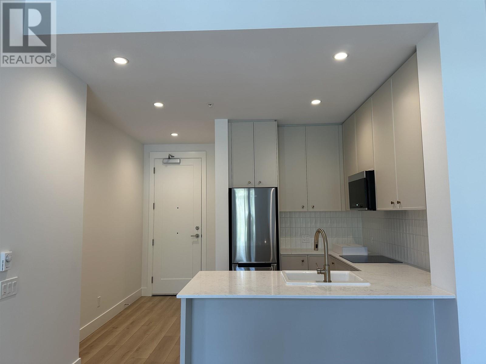 211 718 Edgar Avenue, Coquitlam, British Columbia  V3K 0H2 - Photo 7 - R2868561