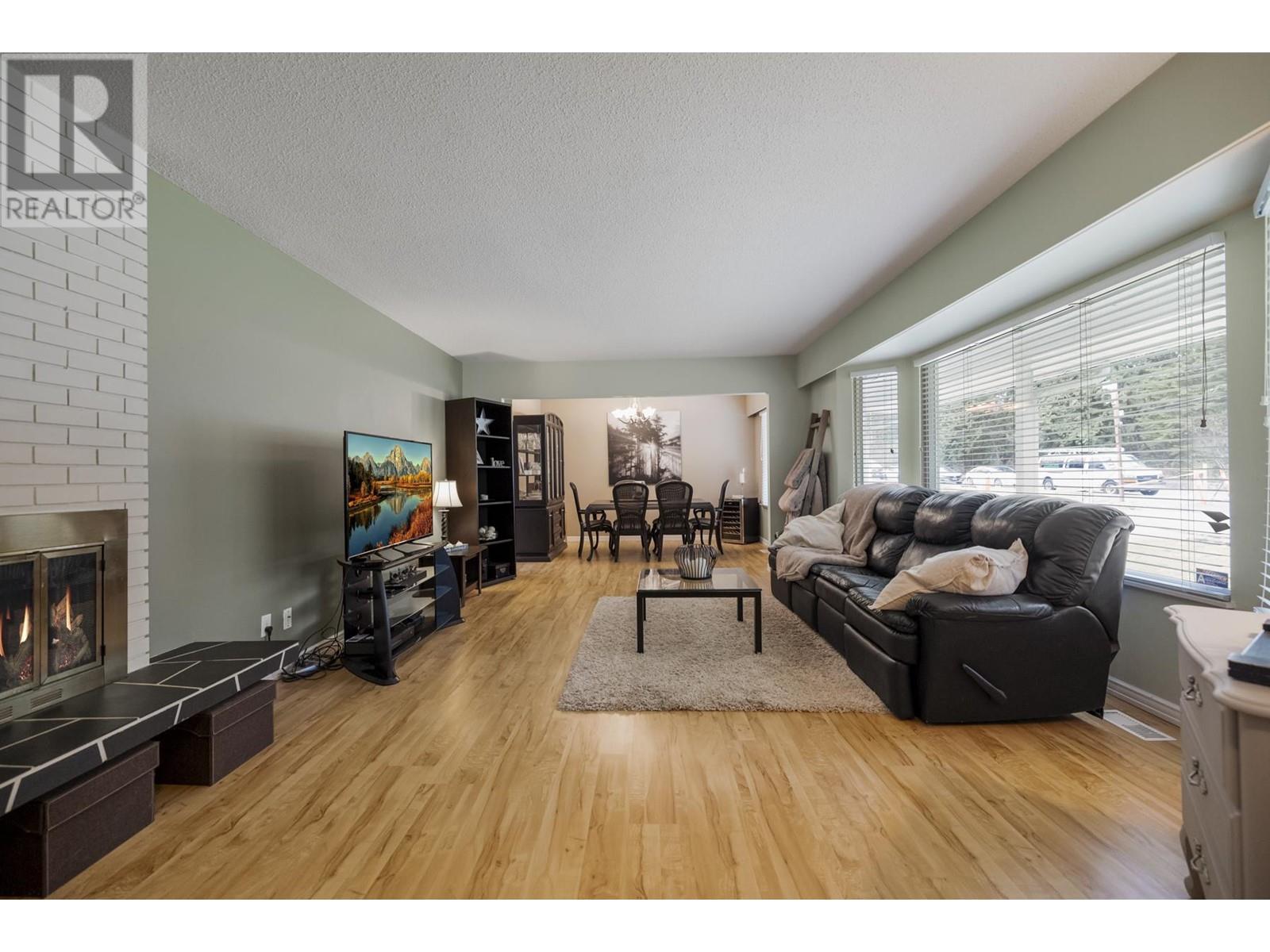 23679 Fern Crescent, Maple Ridge, British Columbia  V4R 2S9 - Photo 4 - R2868572