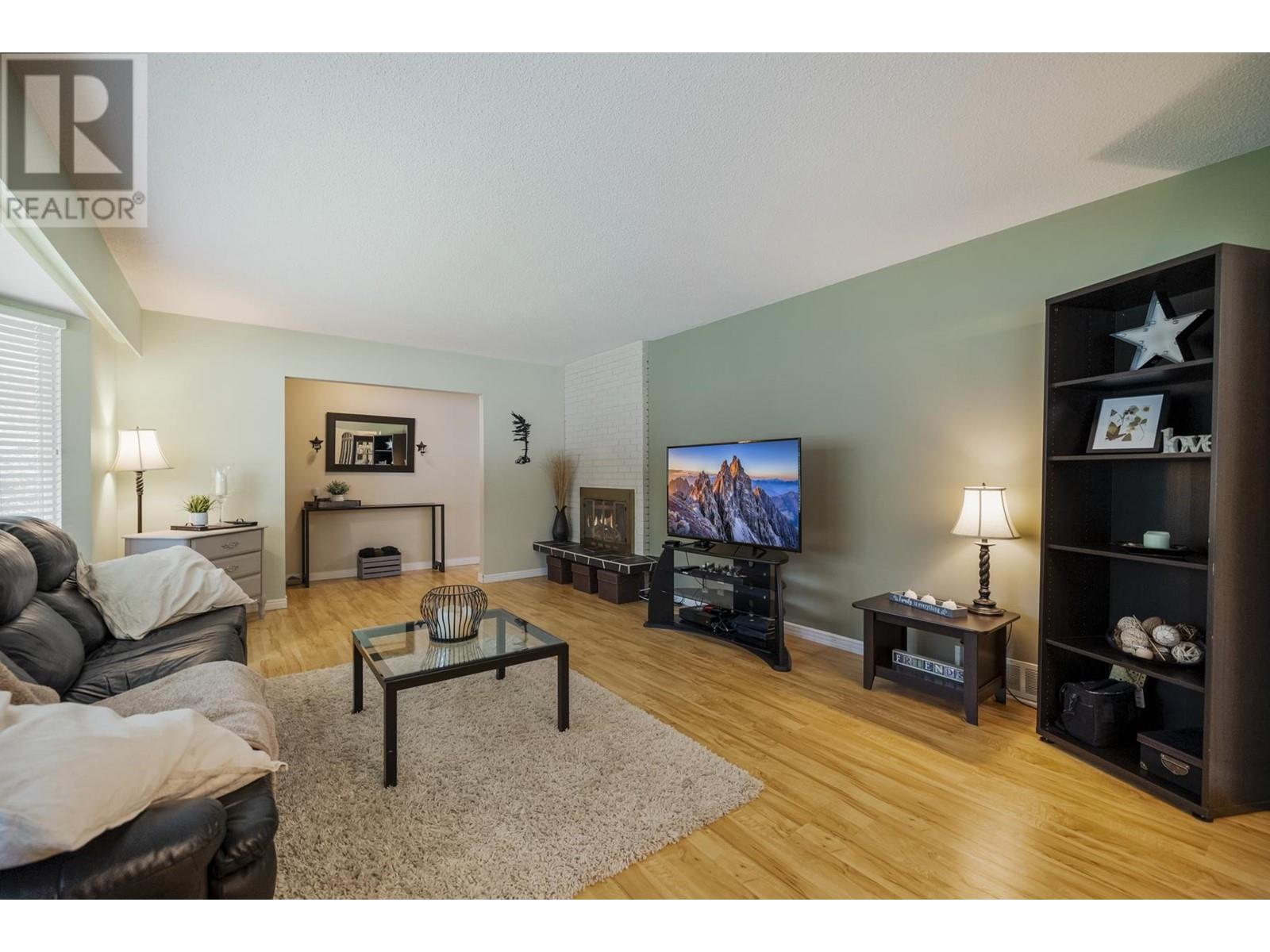 23679 Fern Crescent, Maple Ridge, British Columbia  V4R 2S9 - Photo 5 - R2868572
