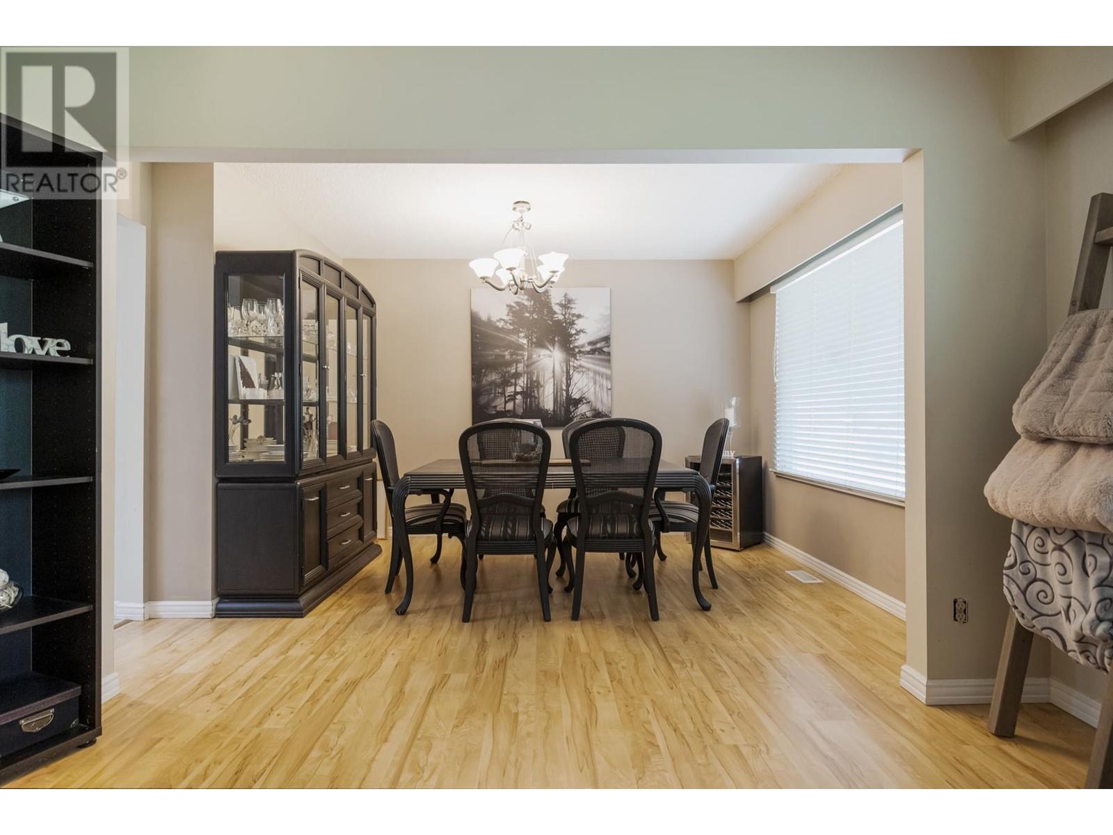 23679 Fern Crescent, Maple Ridge, British Columbia  V4R 2S9 - Photo 6 - R2868572