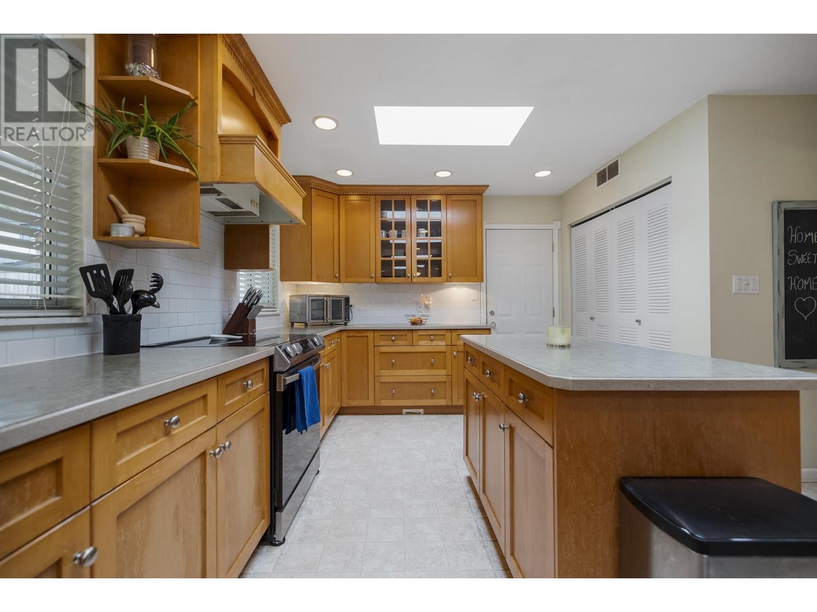 23679 Fern Crescent, Maple Ridge, British Columbia  V4R 2S9 - Photo 10 - R2868572