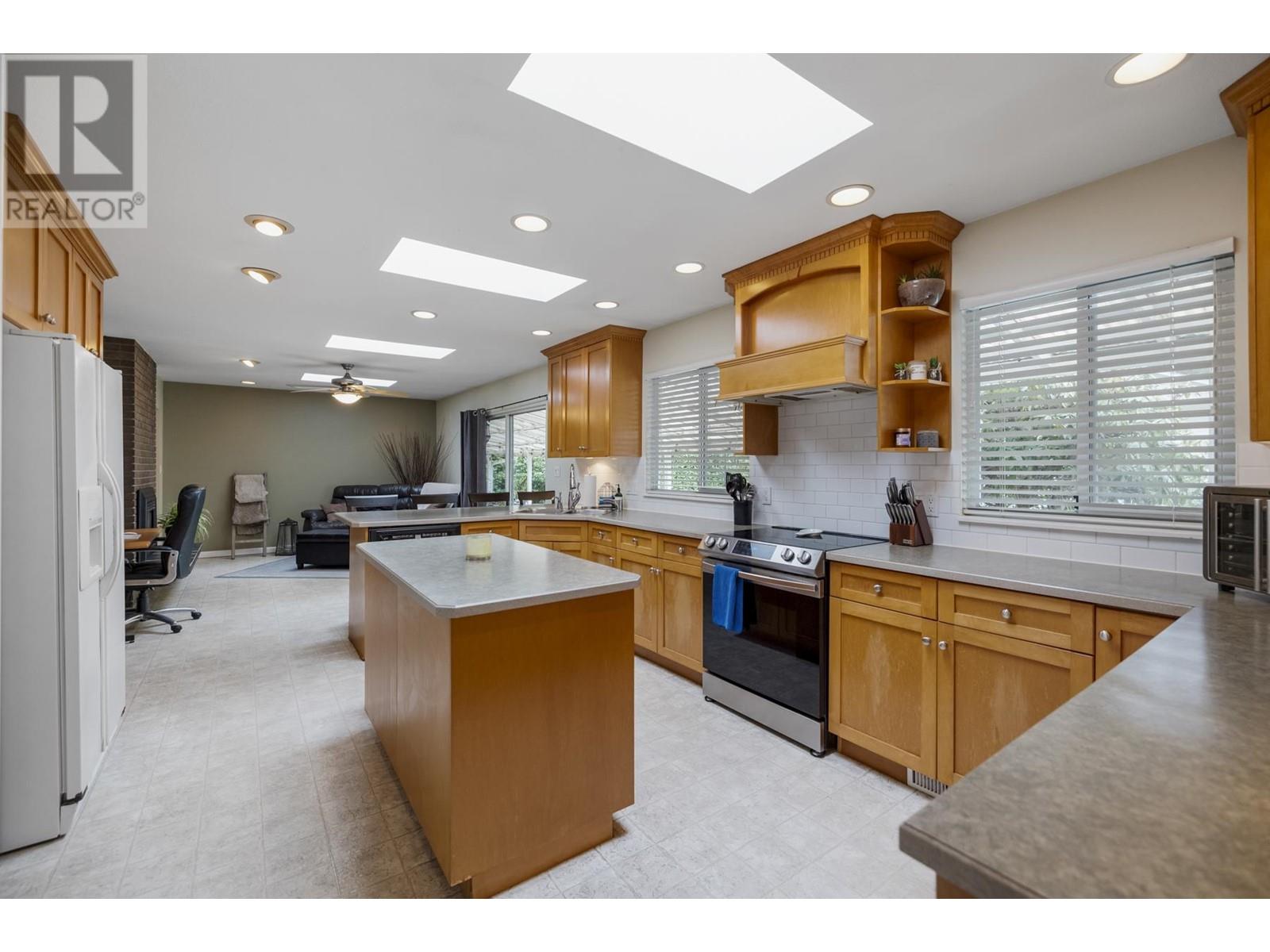 23679 Fern Crescent, Maple Ridge, British Columbia  V4R 2S9 - Photo 12 - R2868572