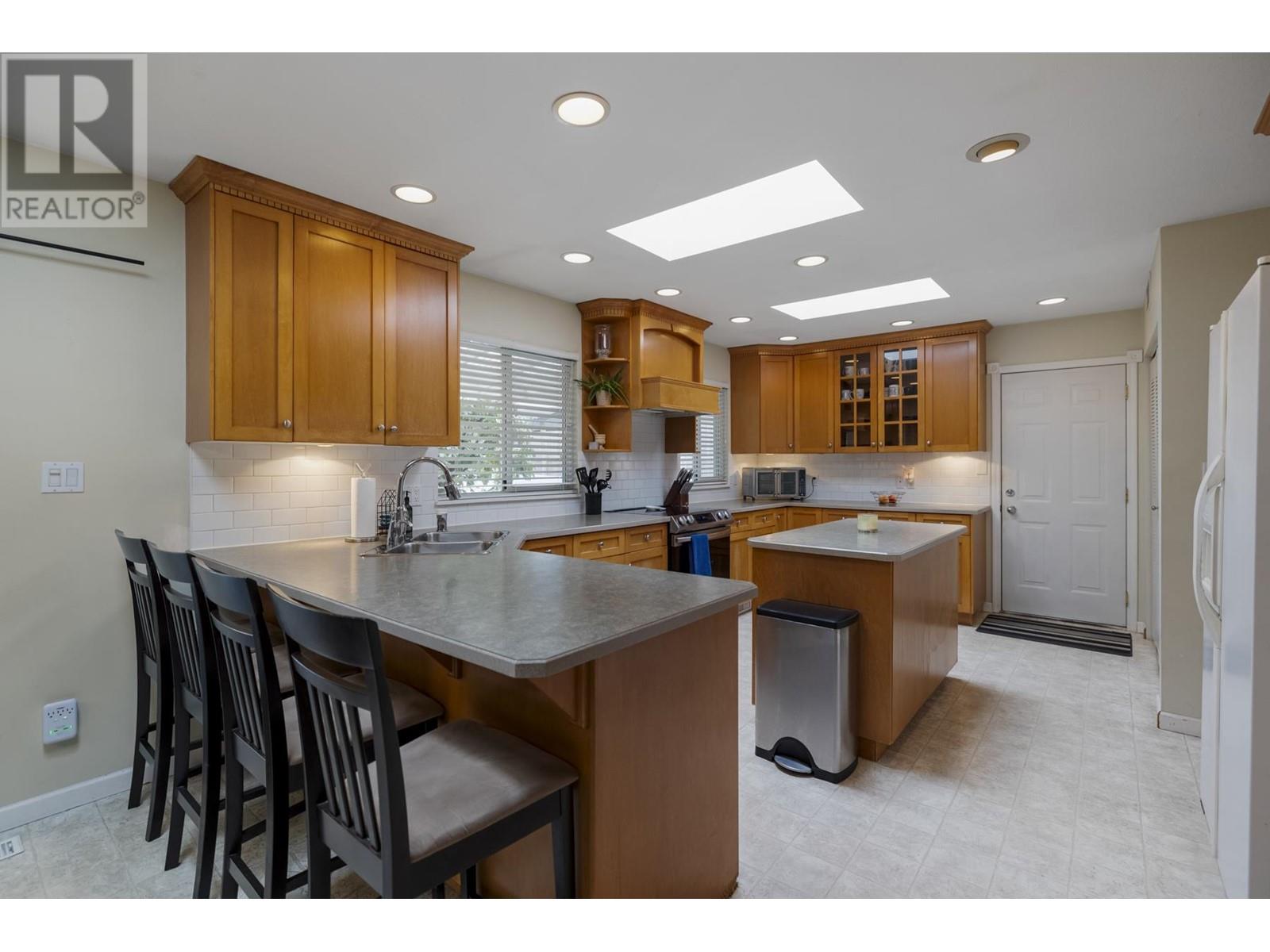 23679 Fern Crescent, Maple Ridge, British Columbia  V4R 2S9 - Photo 8 - R2868572