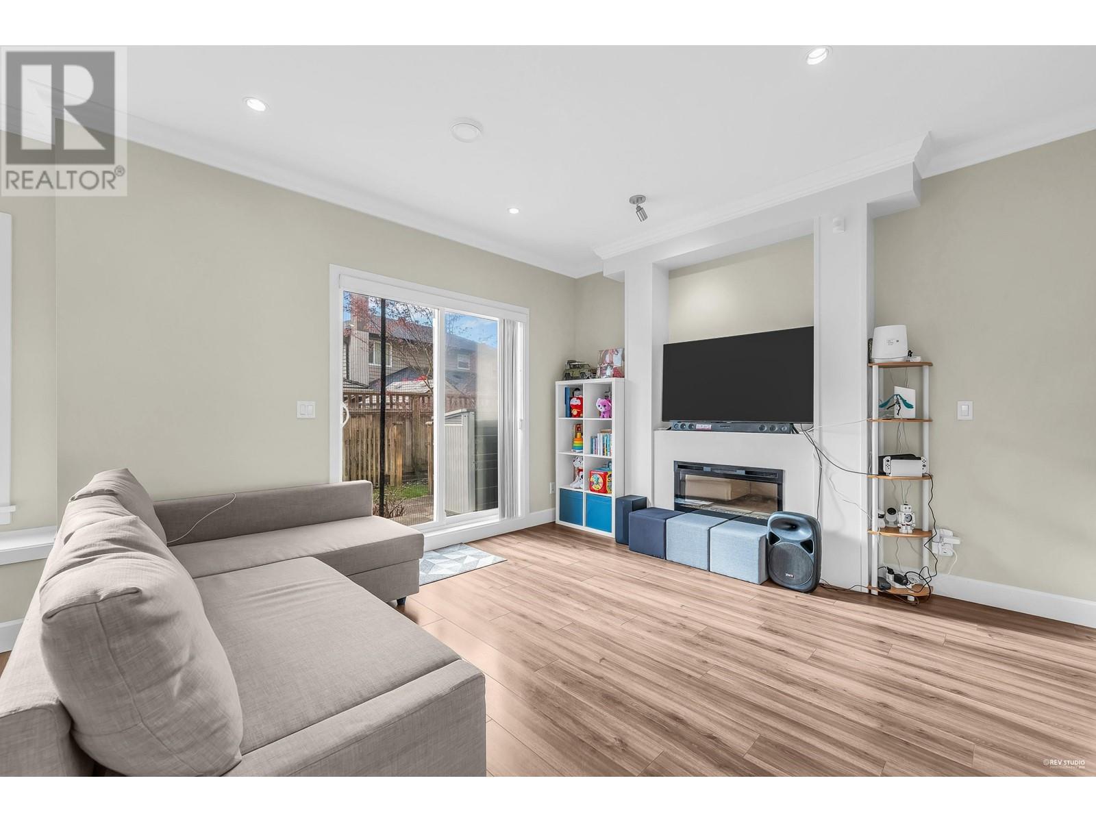 9 6511 No. 2 Road, Richmond, British Columbia  V7C 3L4 - Photo 3 - R2868574