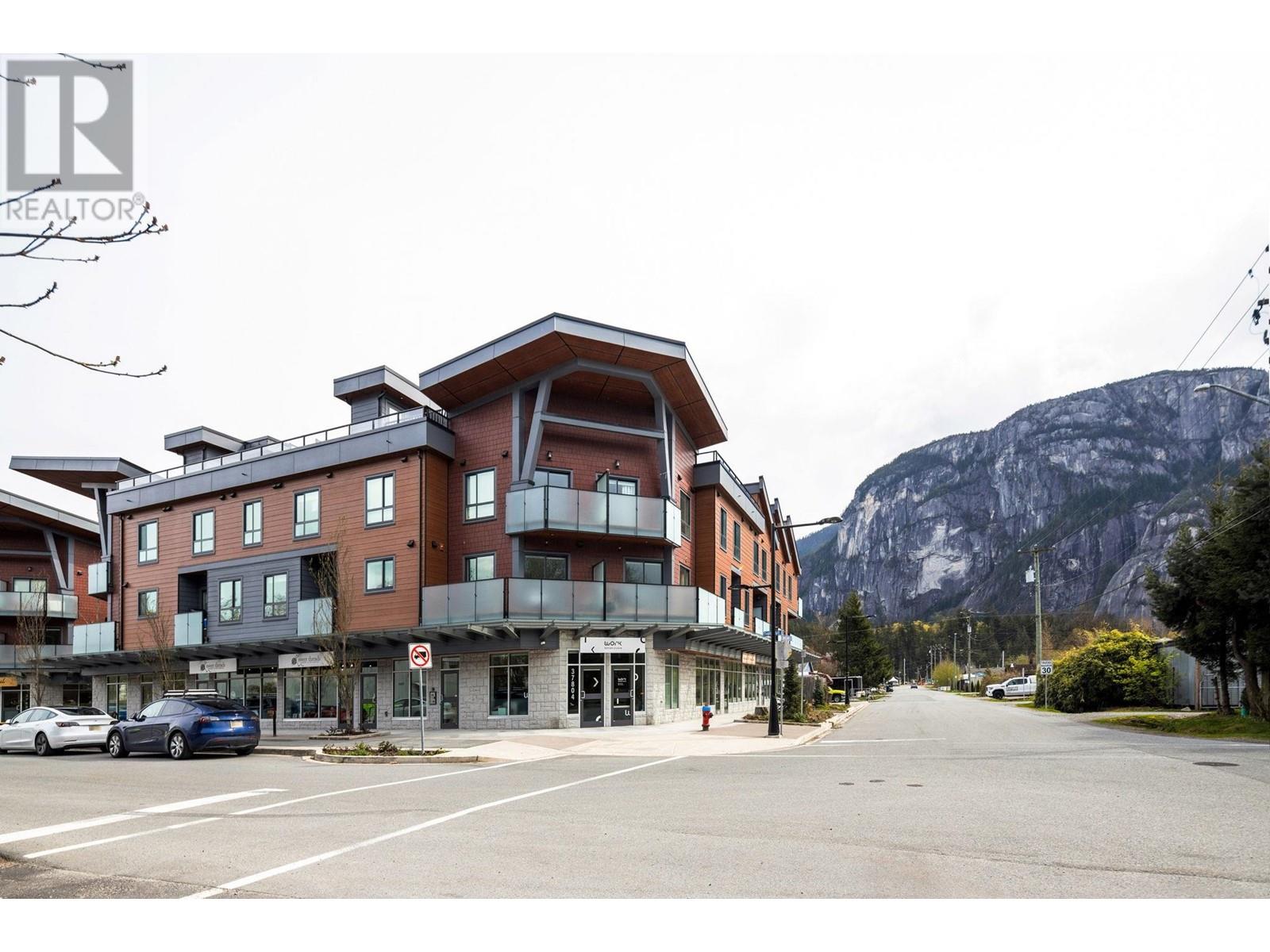 210 37808 Third Avenue, Squamish, British Columbia  V8B 1B9 - Photo 1 - R2868691