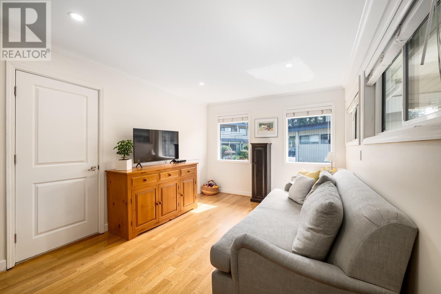 3670 Edgemont Boulevard, North Vancouver, British Columbia  V7R 2P7 - Photo 11 - R2868716