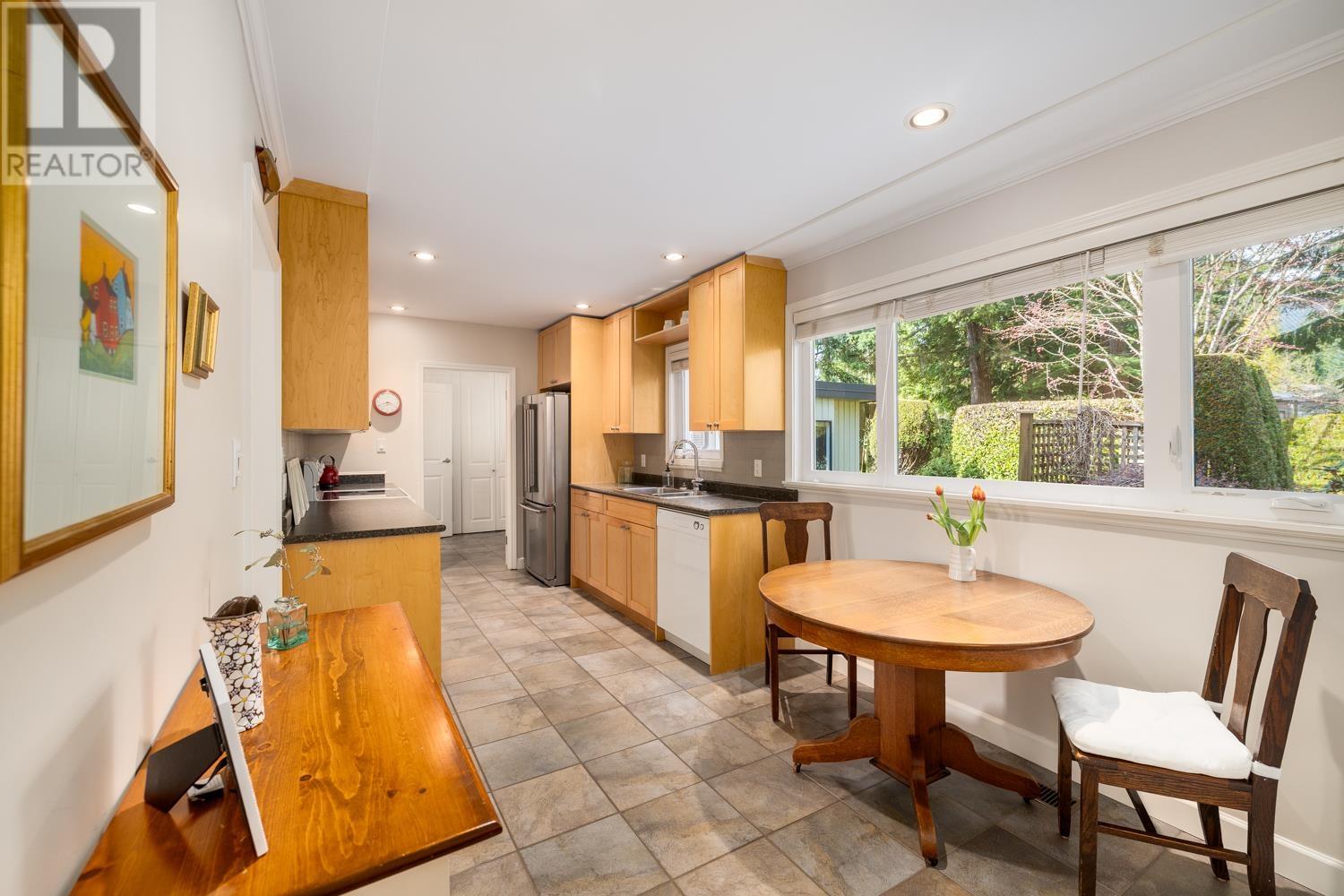 3670 Edgemont Boulevard, North Vancouver, British Columbia  V7R 2P7 - Photo 8 - R2868716