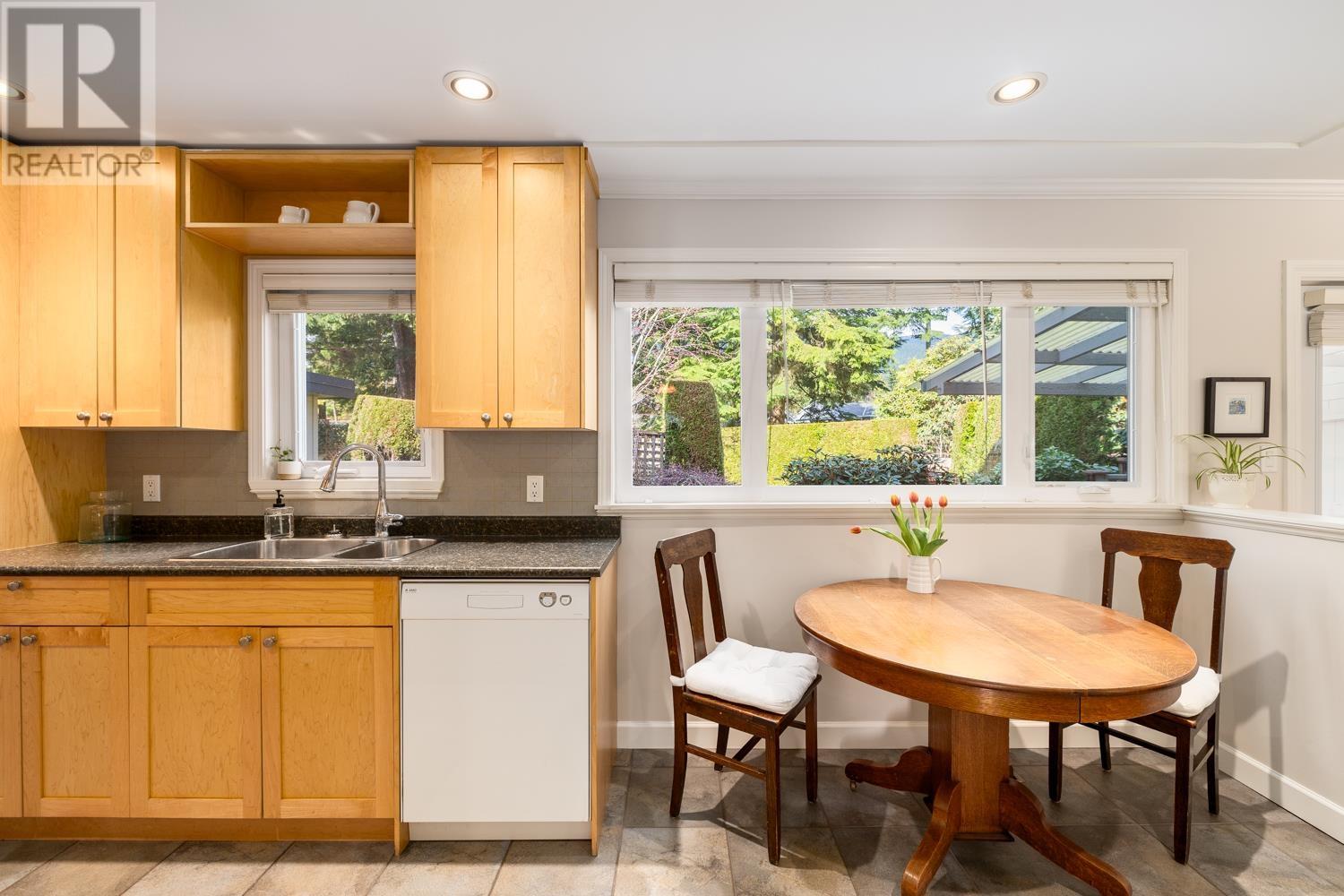 3670 Edgemont Boulevard, North Vancouver, British Columbia  V7R 2P7 - Photo 9 - R2868716