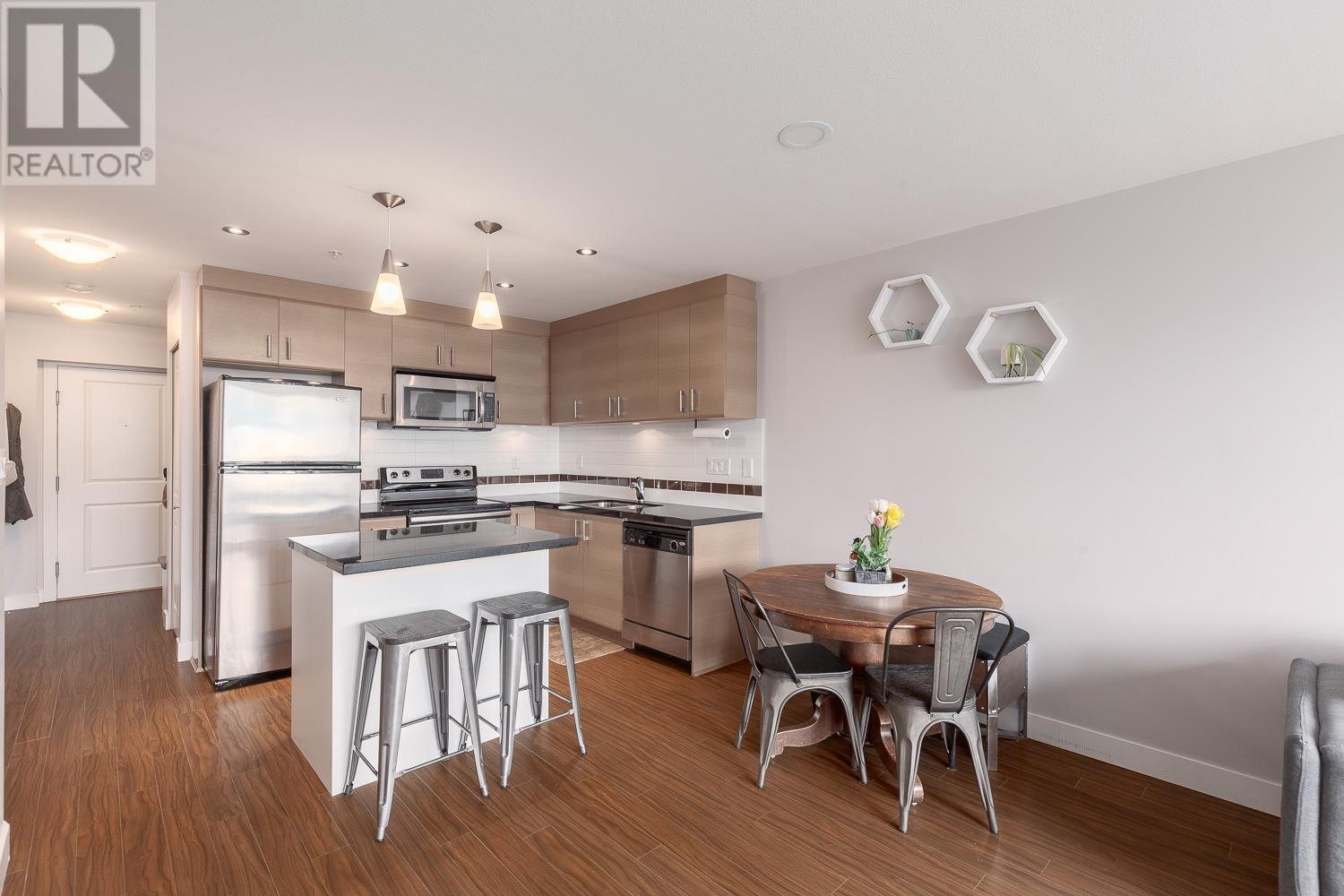 204 12079 Harris Road, Pitt Meadows, British Columbia  V3Y 0C7 - Photo 3 - R2868726