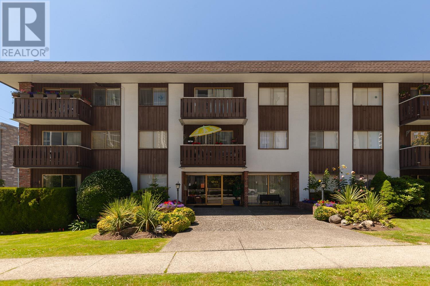 304 1345 Chesterfield Avenue, North Vancouver, British Columbia  V7M 2N1 - Photo 2 - R2868728