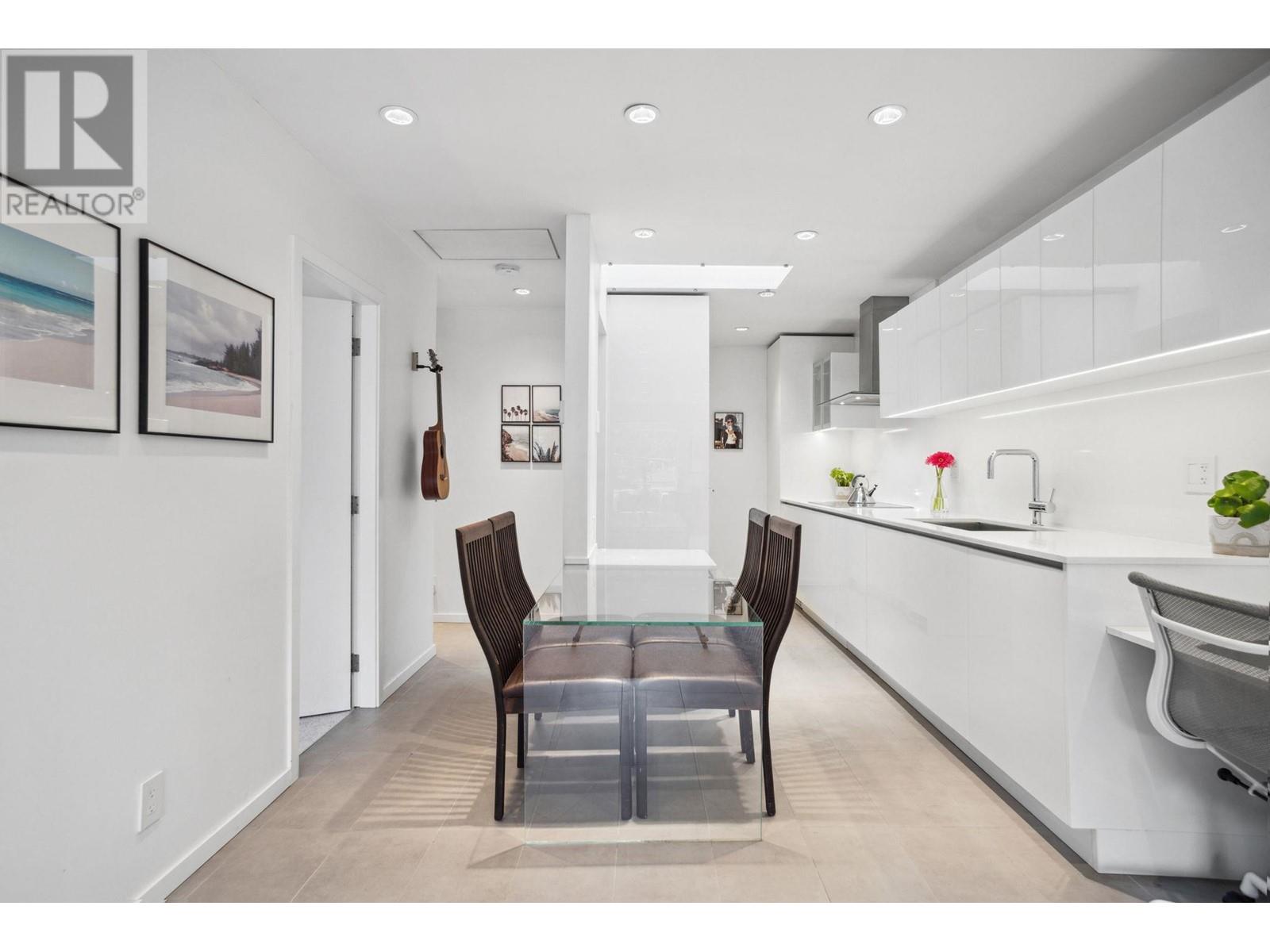 4928 The Dale, West Vancouver, British Columbia  V7W 1K3 - Photo 3 - R2868774
