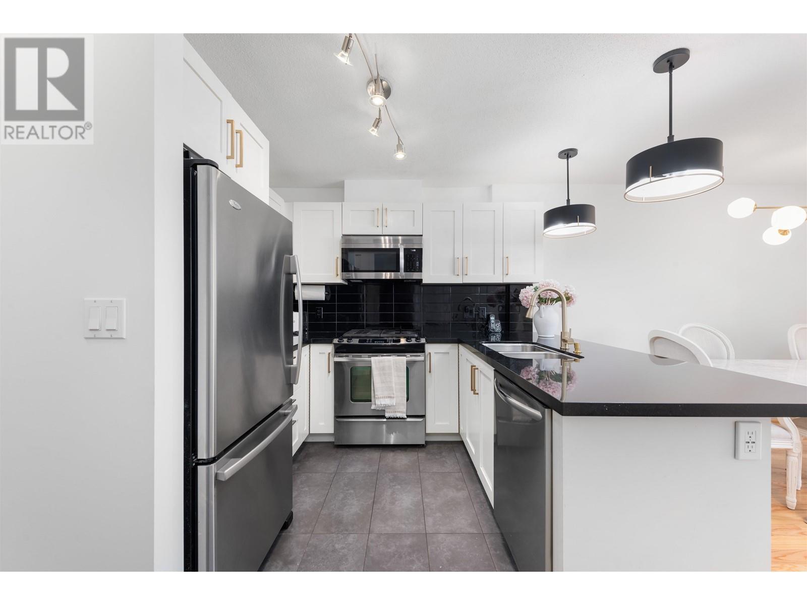 206 2133 Douglas Road, Burnaby, British Columbia  V5C 0E9 - Photo 3 - R2868794