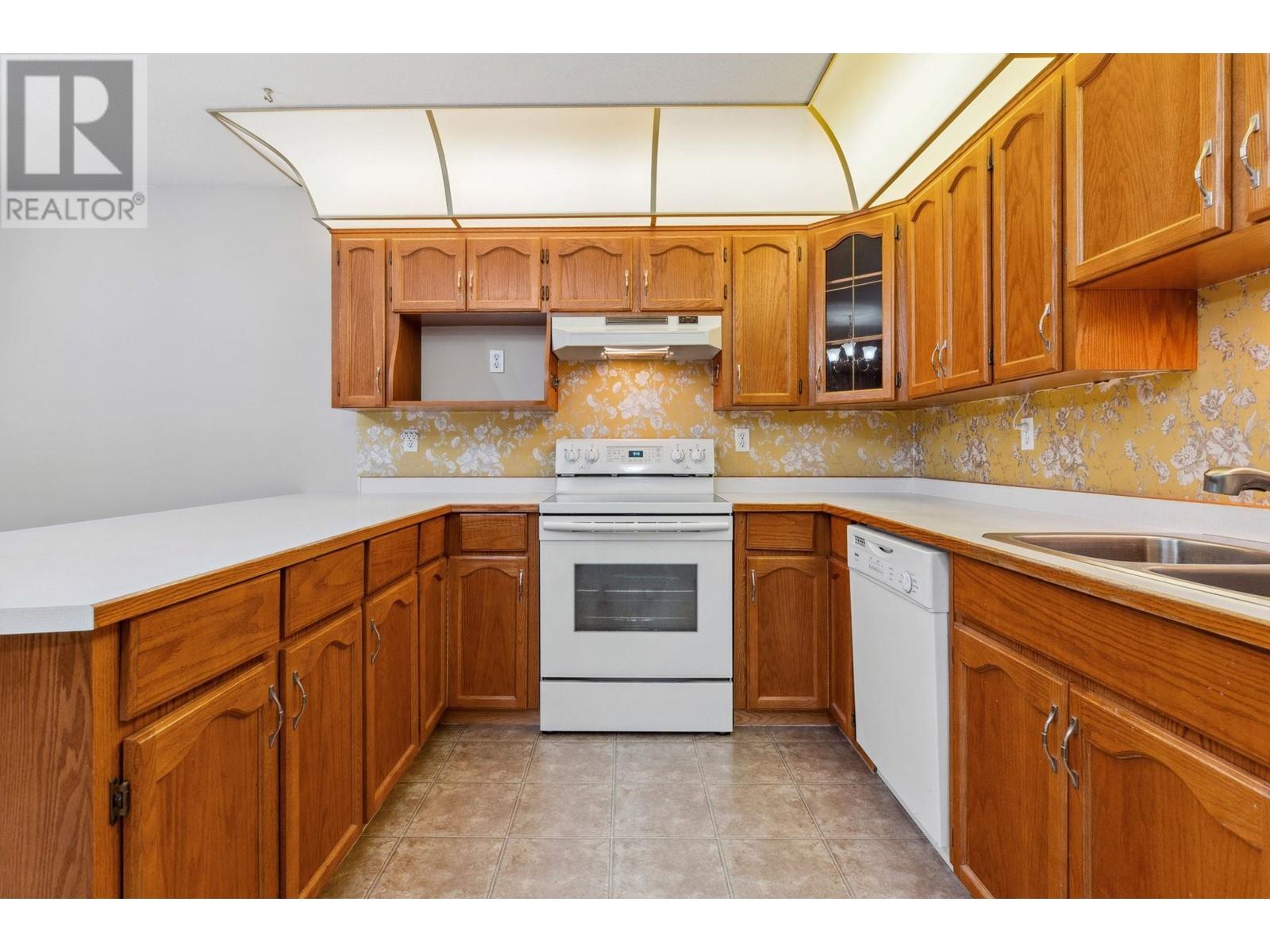 210 11601 227 Street, Maple Ridge, British Columbia  V2X 0J7 - Photo 12 - R2868801
